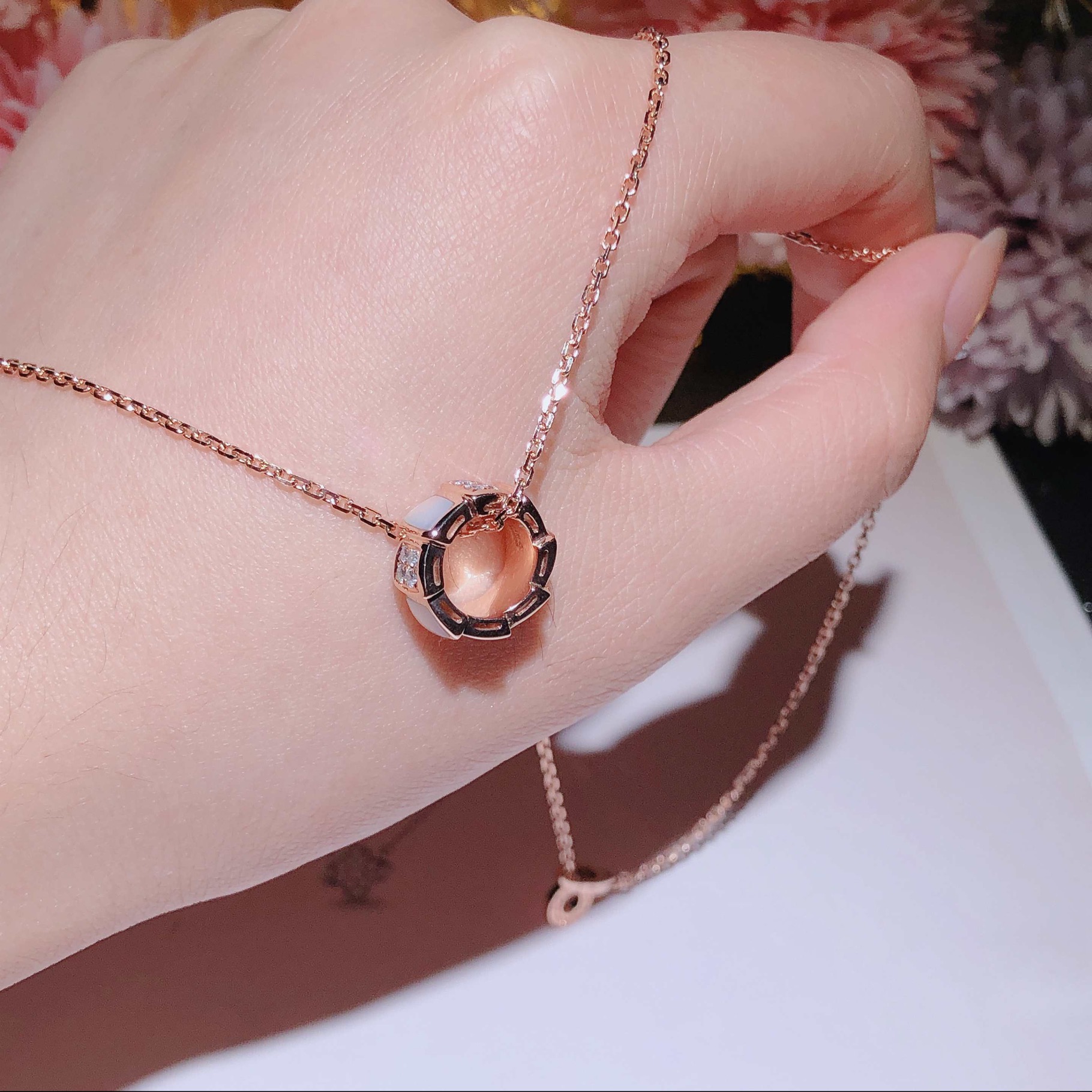 Snake bone necklace 18k gold inlaid with natural diamonds ➕ white mother-of-pearl