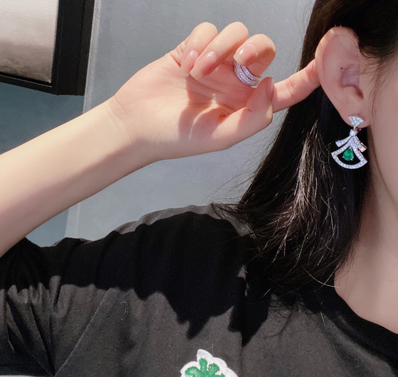 Dubai Shop Emerald earring 18k white gold inlaid with natural diamonds ➕ emerald gems
