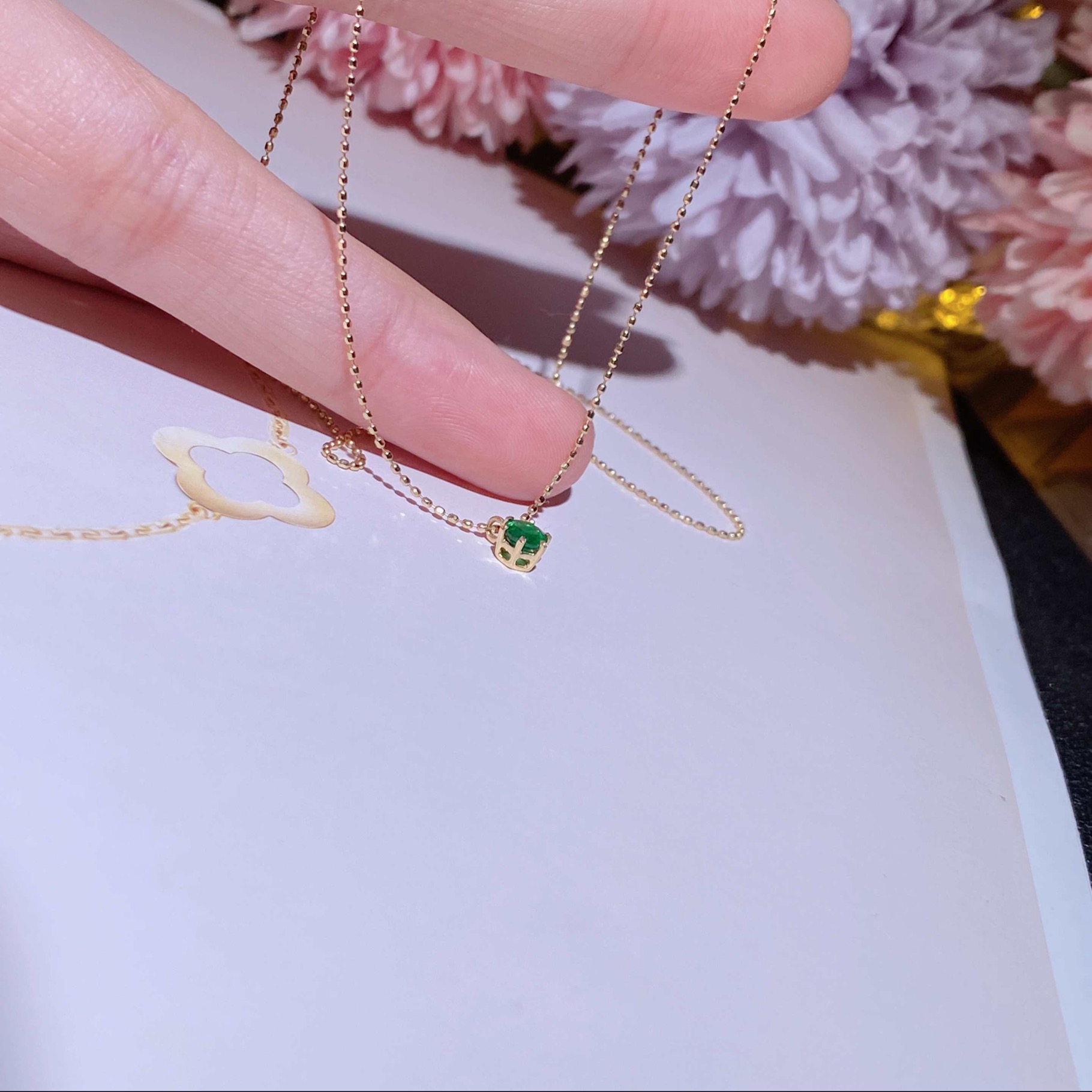 Hong Kong Shop Small Emerald Necklace Set in 18k gold with emerald stones.-HaiLaBags Hong Kong Shop Small Emerald Necklace Set in 18k gold with emerald stones.