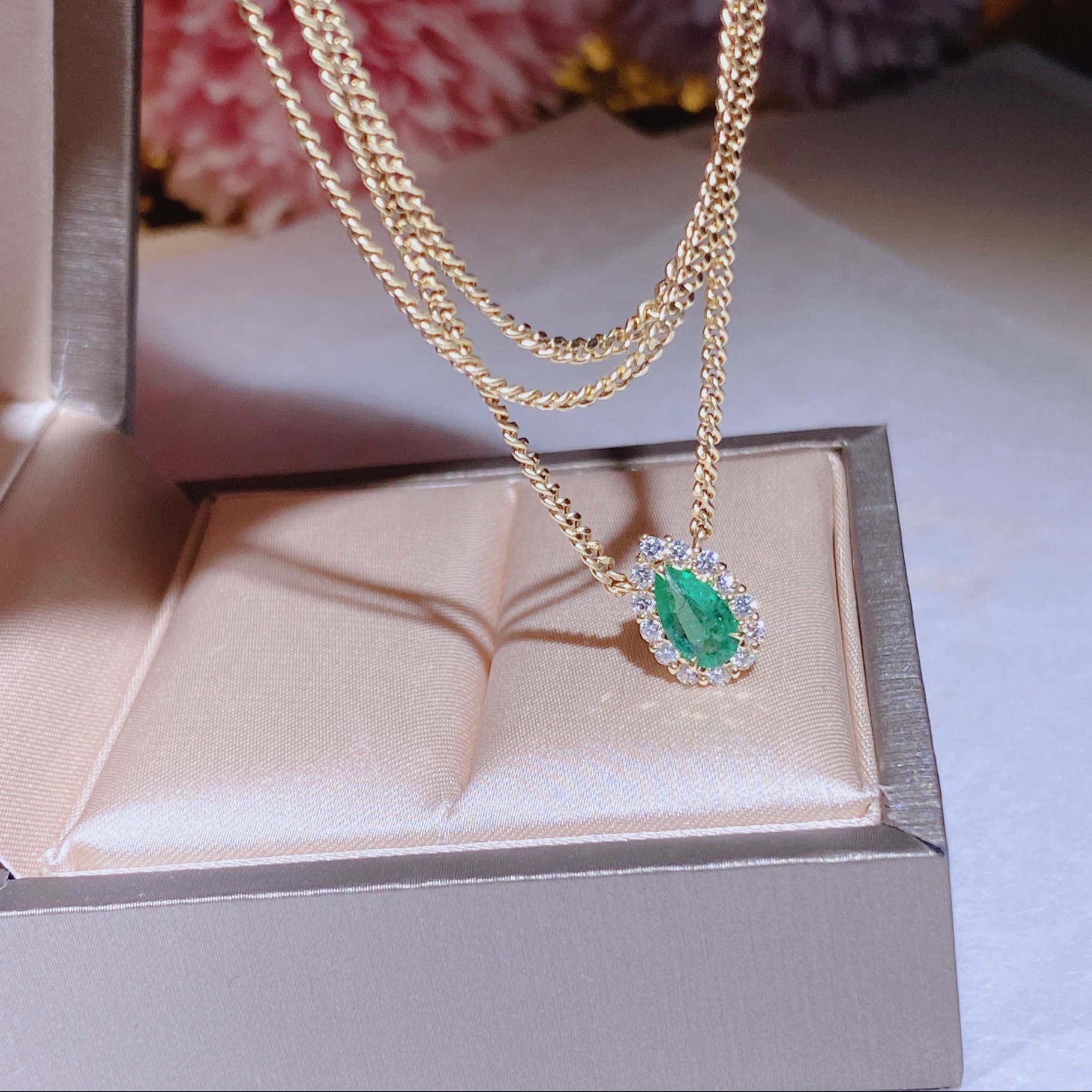 Small emerald necklace 18k inlaid with natural diamonds ➕ emerald gemstones