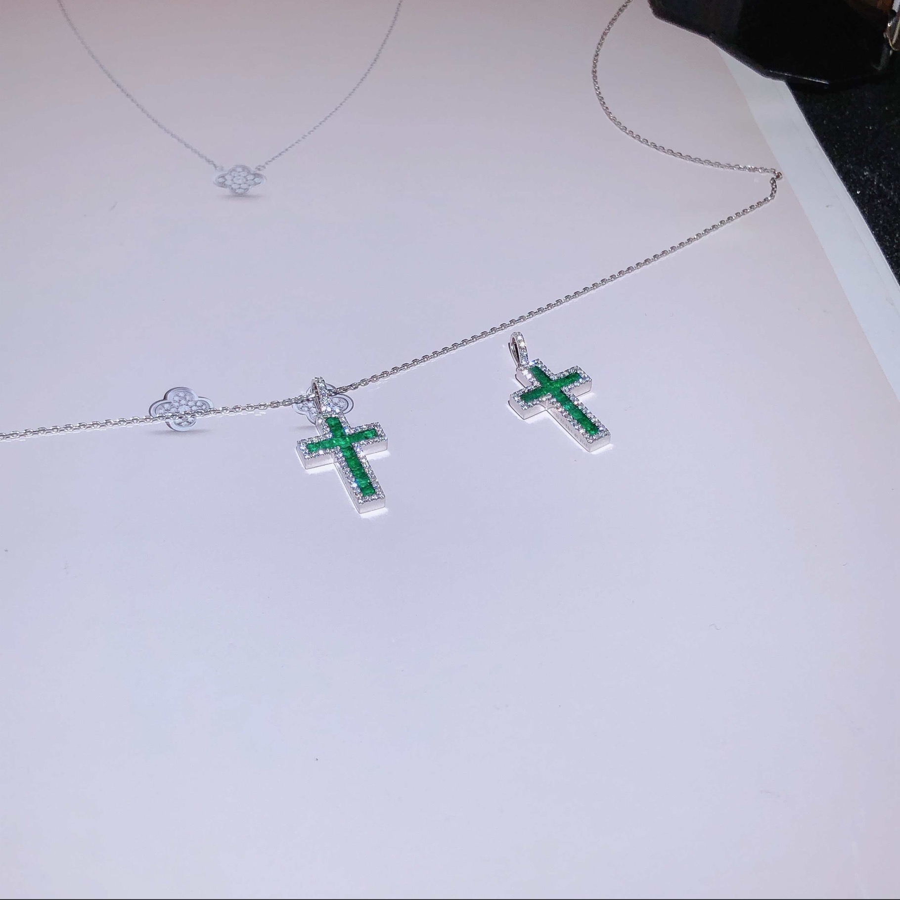 Kuwait Shop Emerald Necklace 18k White Gold Set with Natural Diamonds ➕ Emerald Gems