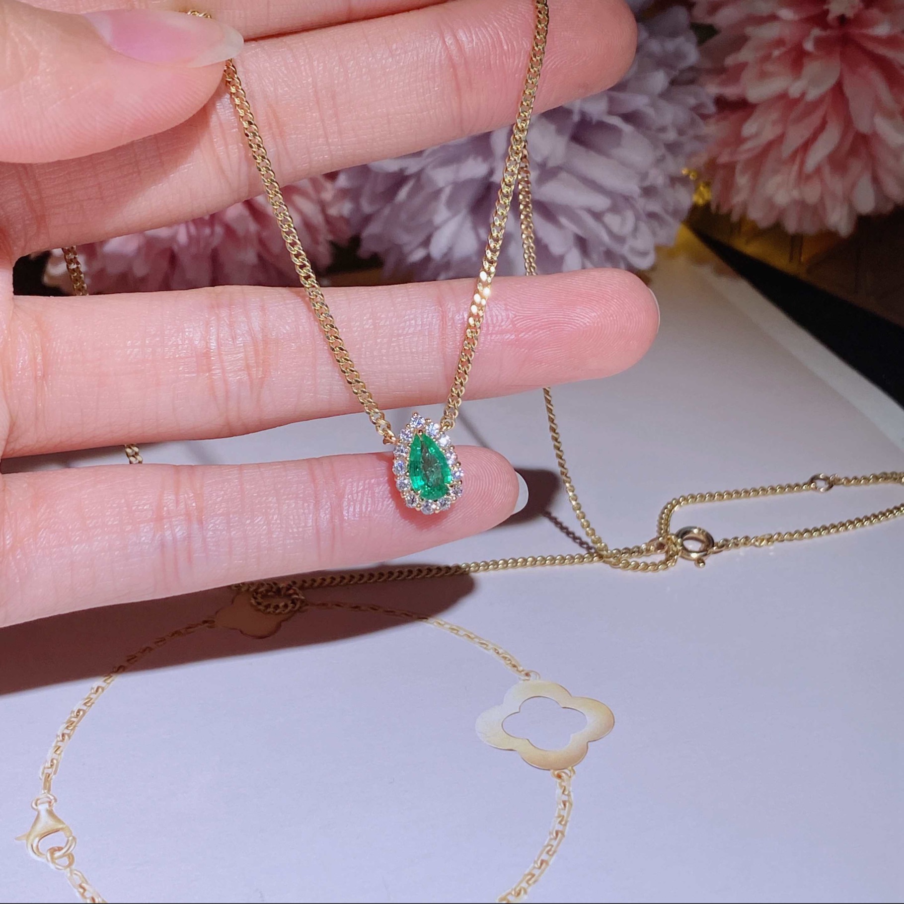 Small emerald necklace 18k inlaid with natural diamonds ➕ emerald gemstones