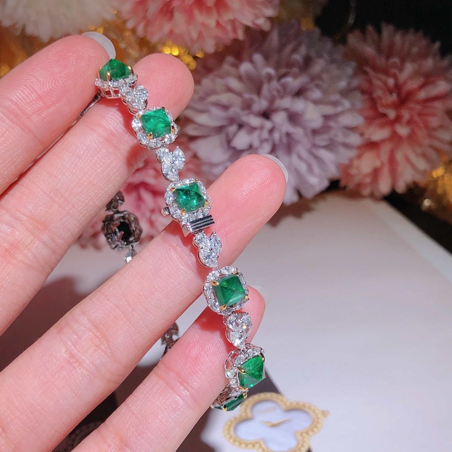 China Shop Emerald Bracelet 18k Gold Set with Natural Diamonds + Emeralds