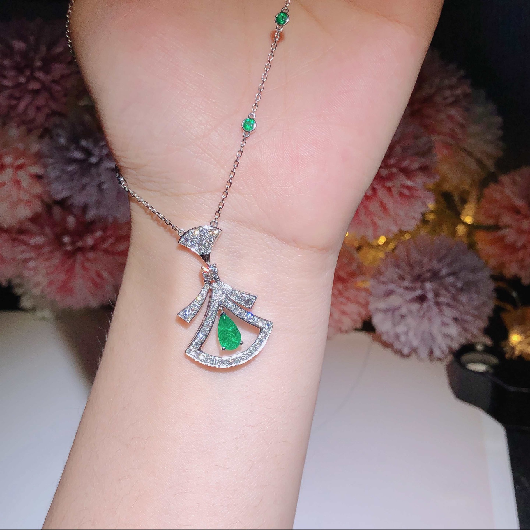 Dubai Shop Emerald Necklace 18k White Gold Set with Natural Diamonds ➕ Emerald Gems