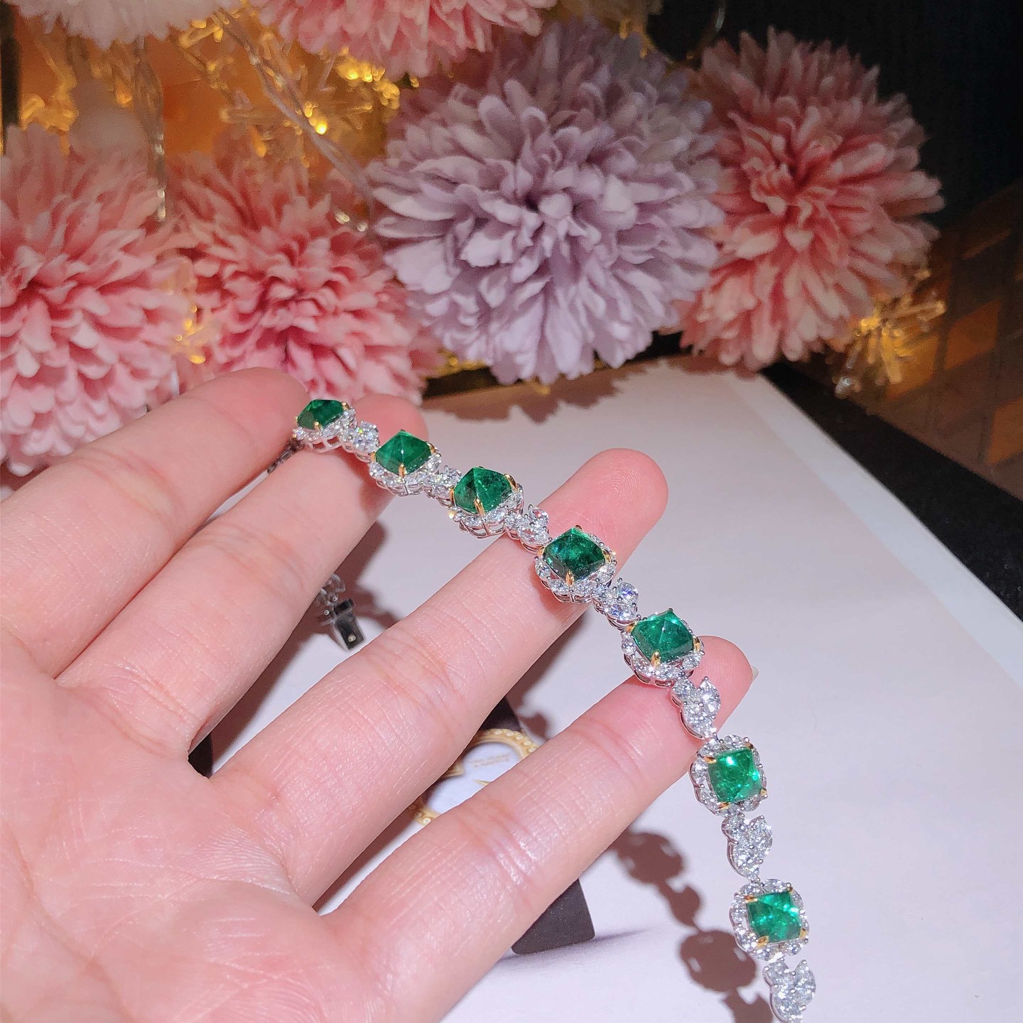 China Shop Emerald Bracelet 18k Gold Set with Natural Diamonds + Emeralds