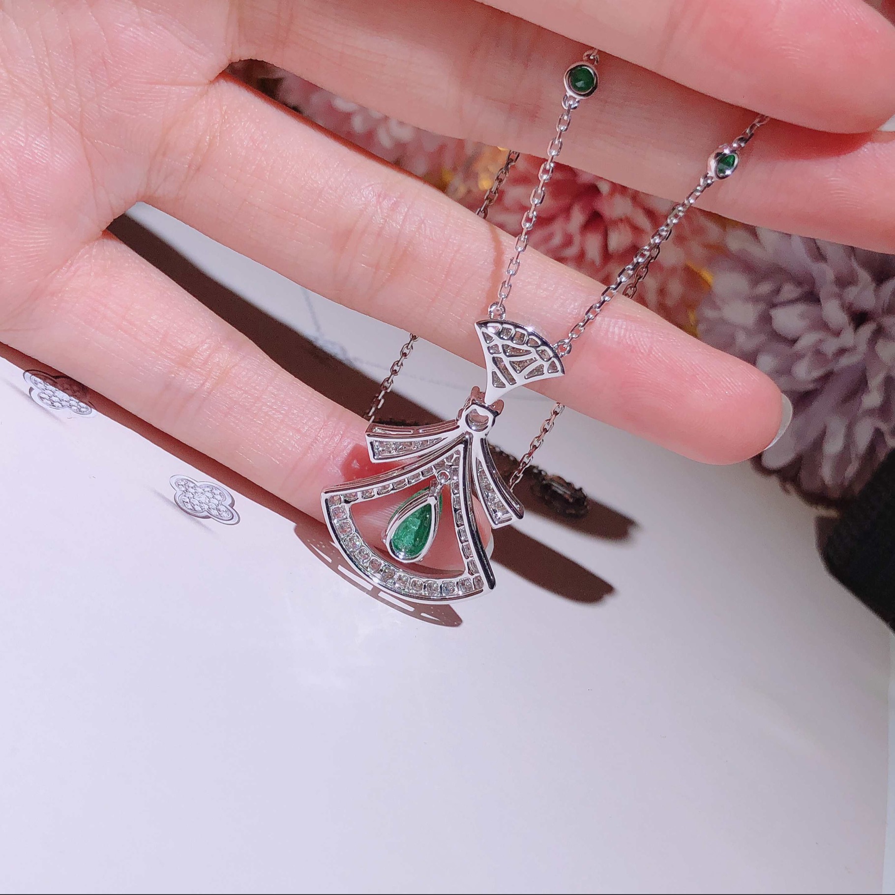 Dubai Shop Emerald Necklace 18k White Gold Set with Natural Diamonds ➕ Emerald Gems