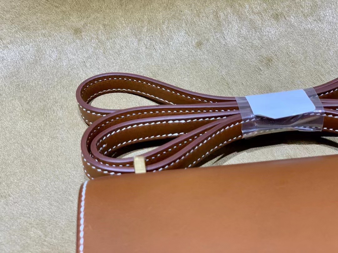 VIP一级品： Saddle Leather HM Constance 马鞍皮 金棕色 康康19cm 金扣，精湛工艺，令你拿到一只富有艺术灵魂的包包。