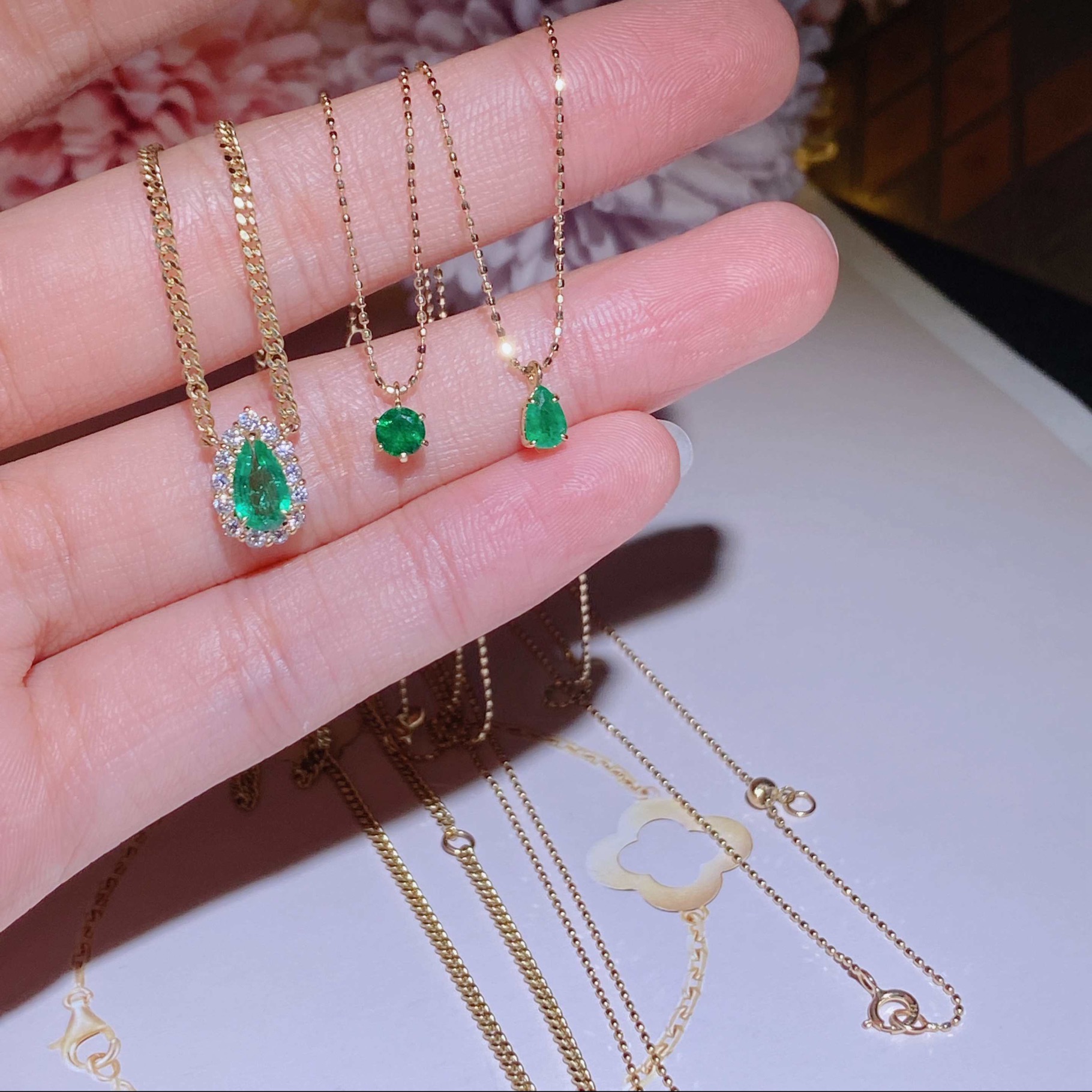 Hong Kong Shop Small Emerald Necklace 18k Gold Set with Natural Diamonds ➕ Emerald Gems