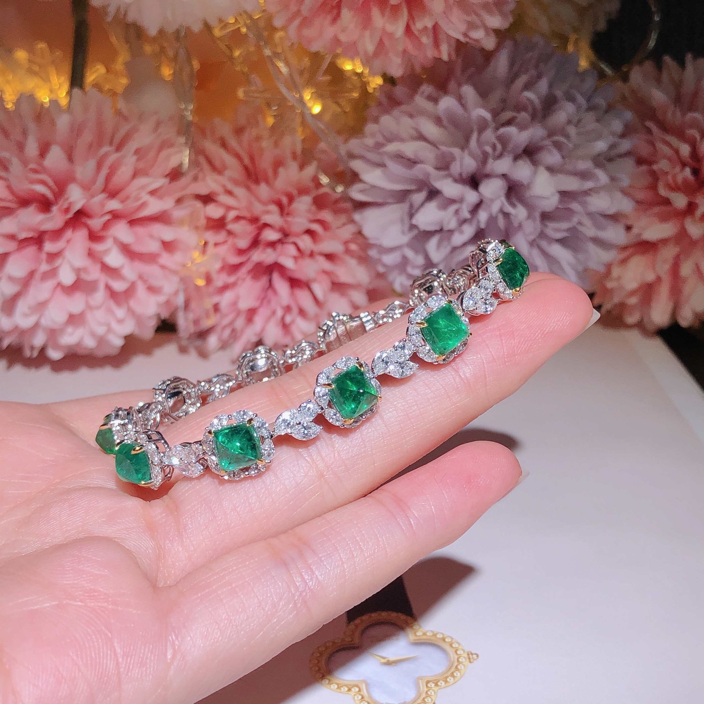 China Shop Emerald Bracelet 18k Gold Set with Natural Diamonds + Emeralds-HaiLaBags China Shop Emerald Bracelet 18k Gold Set with Natural Diamonds + Emeralds