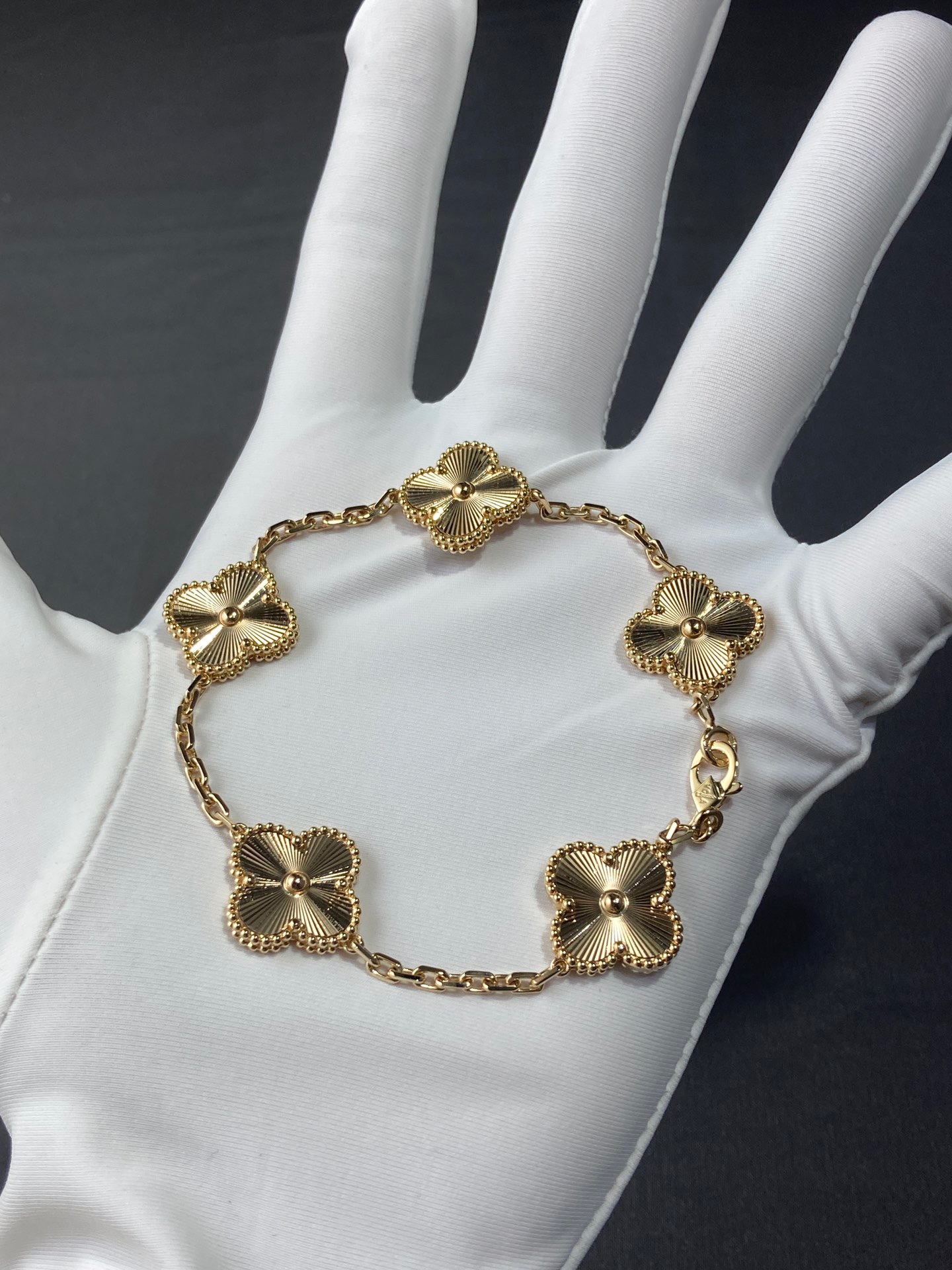 Vintage Alhambra bracelet 5 motifs guilloché yellow 18k gold.