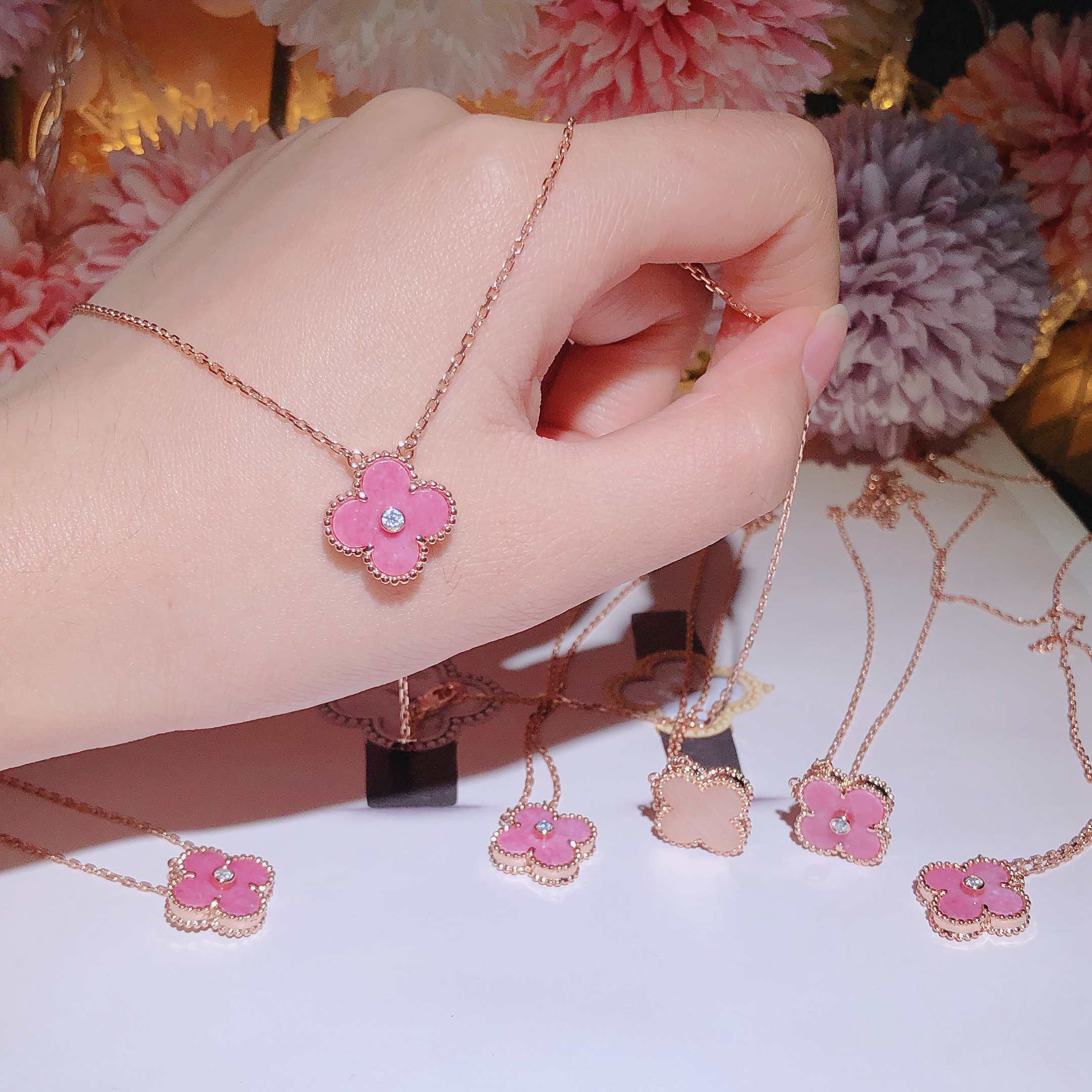 Vintage Alhambra pendant Rose gold, Diamond, Rhodonite