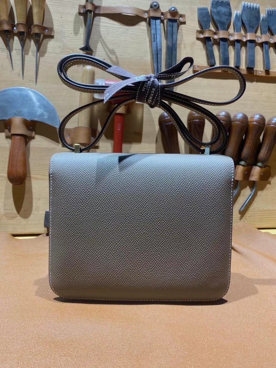 康康方胖子18cm Ck18 etoupe 大象灰色 epsom皮 金扣，正品品相，一看图片又有感觉。现货