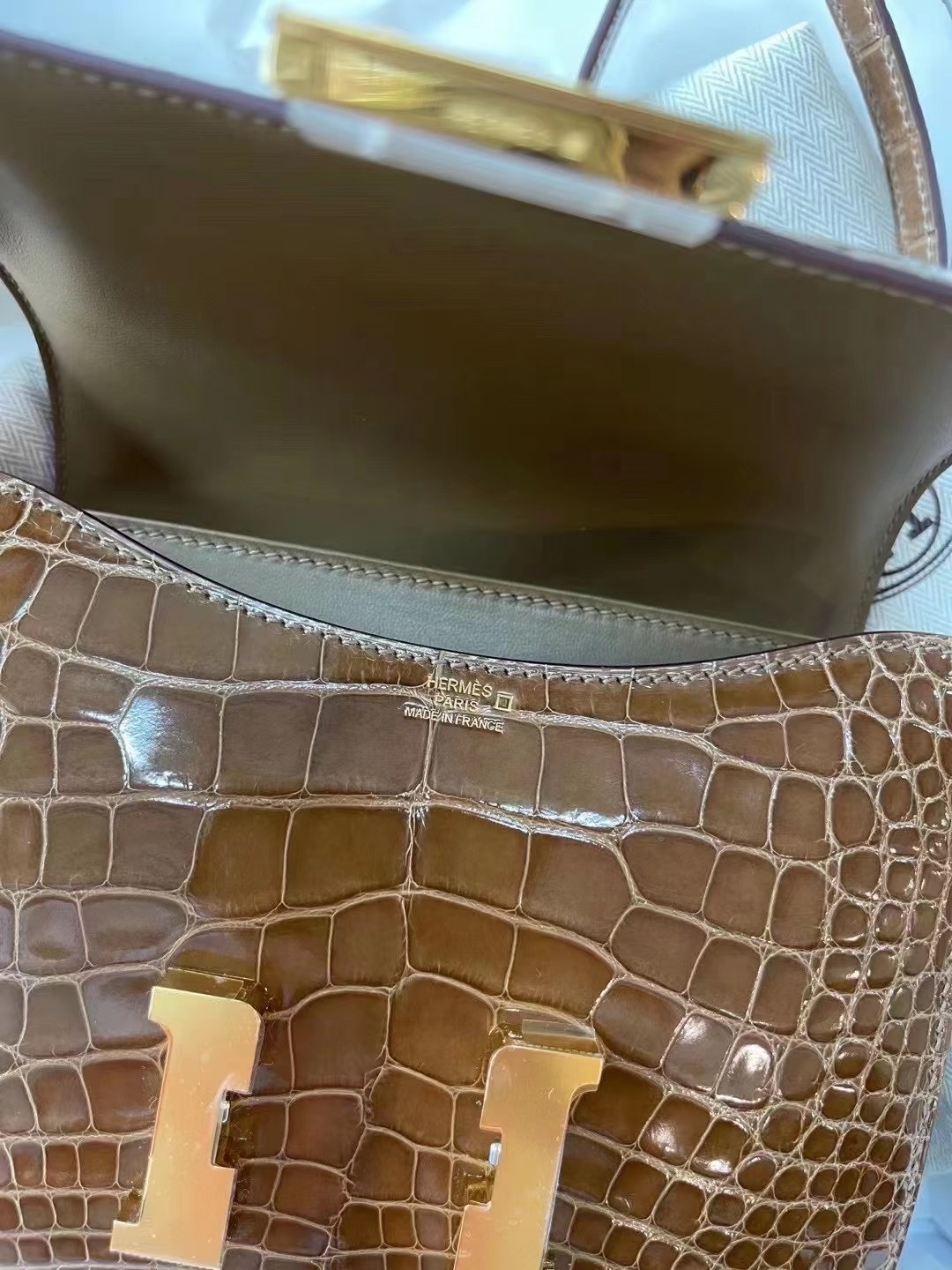 CONSTANCE 鳄鱼19cm 蜜糖棕 31 Miel Crocodile
