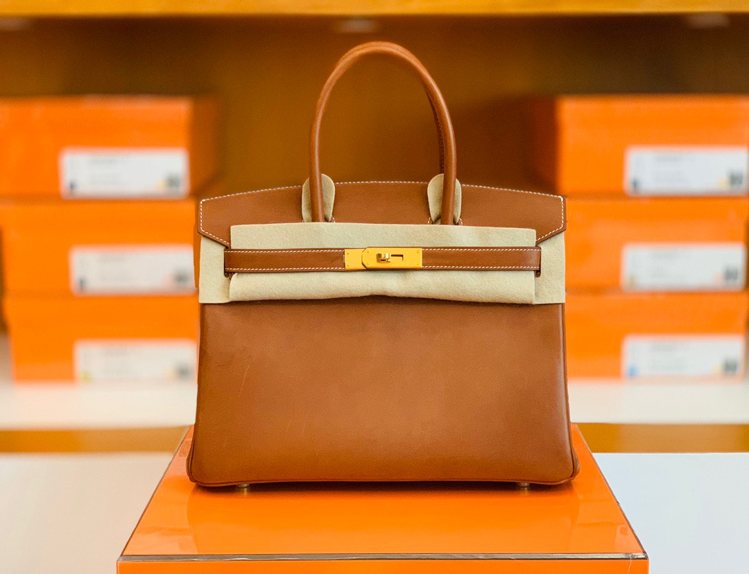 vip一级品：BK30cm 马鞍皮 Barenia 金扣CK37金棕色内拼L3玫紫色，喜欢复古怀旧的H控们，马上入手 仅一只现货。