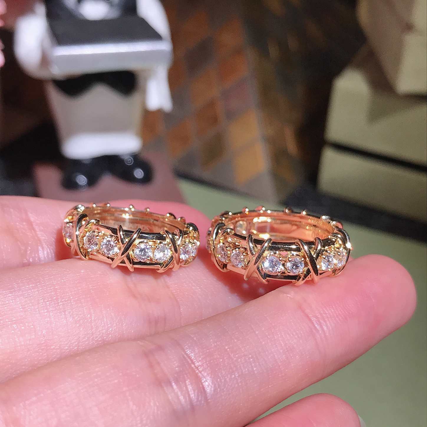 Tiffany and Co XOXO Ring 18k gold with diamond
