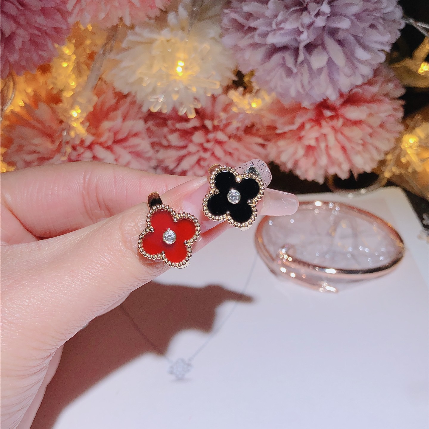 VCA Rings 18k Gold with Diamond 四叶草一钻戒指 18k金镶嵌天然宝石➕钻石 喜欢的来订。