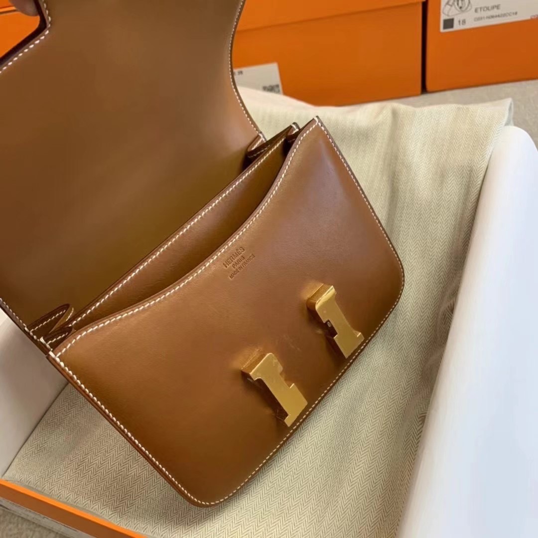 Constance 19 马鞍皮 saddle leather 37 gold