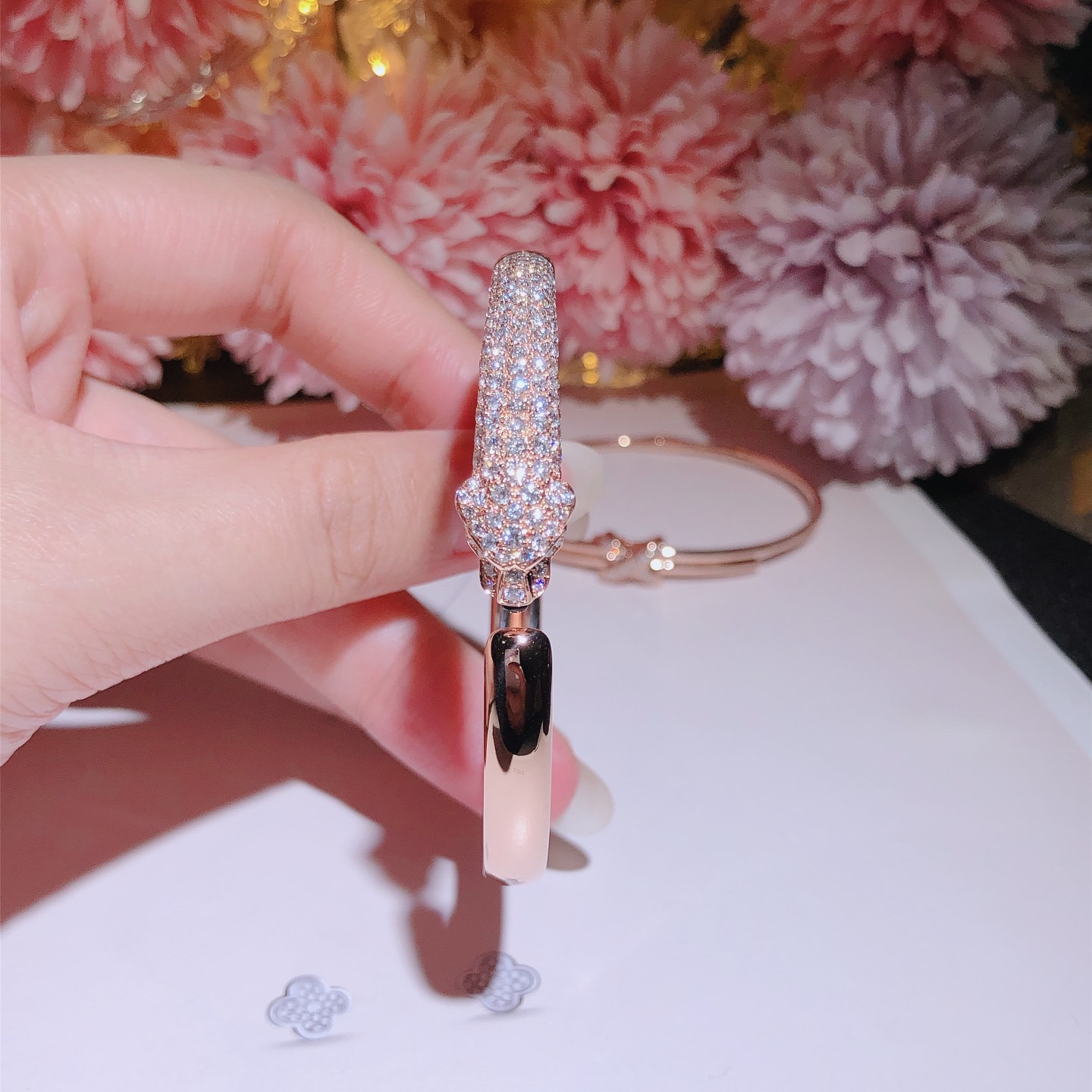 Bracelet 窄版镶嵌钻石豹子手镯 18k金镶嵌天然钻石 喜欢的来订。