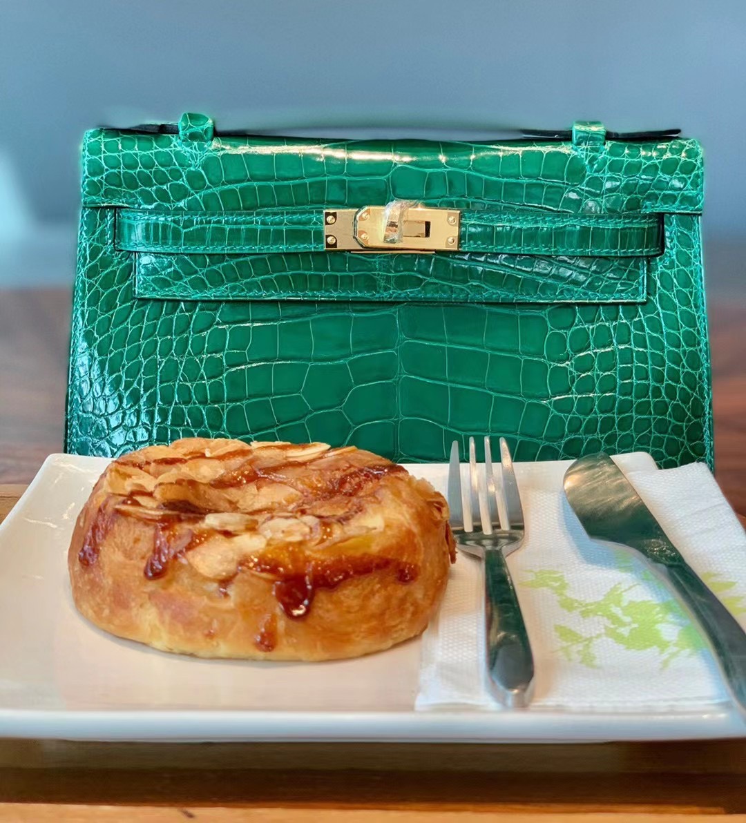 HM Crocodile Leather 9D Amber, 6Q Emerald, 8L Beton, 7Q Blue Mykonos, 95 Braise, J5 Rose Sheheraradez , W0 Vert Bosphore, 89 Noir, 67 Vert Fonce, M3 Blue Encre