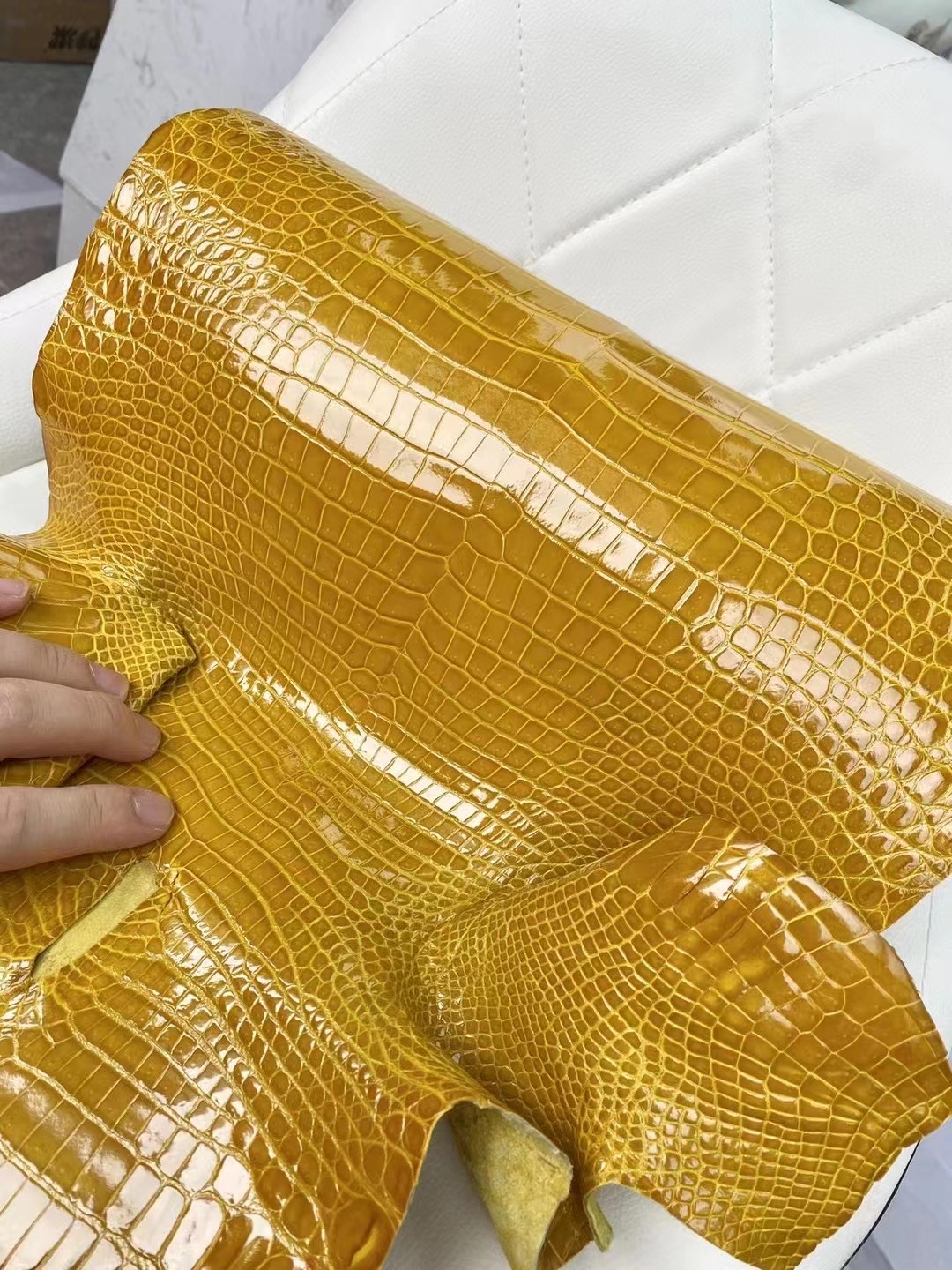 新到皮 亮面倒V 澳洲湾鳄🐊 9D Jaune Amber 琥珀黄 Shiny porosus crocodile 🉑订制：BK 25cm、KL 25cm、接受订制👏