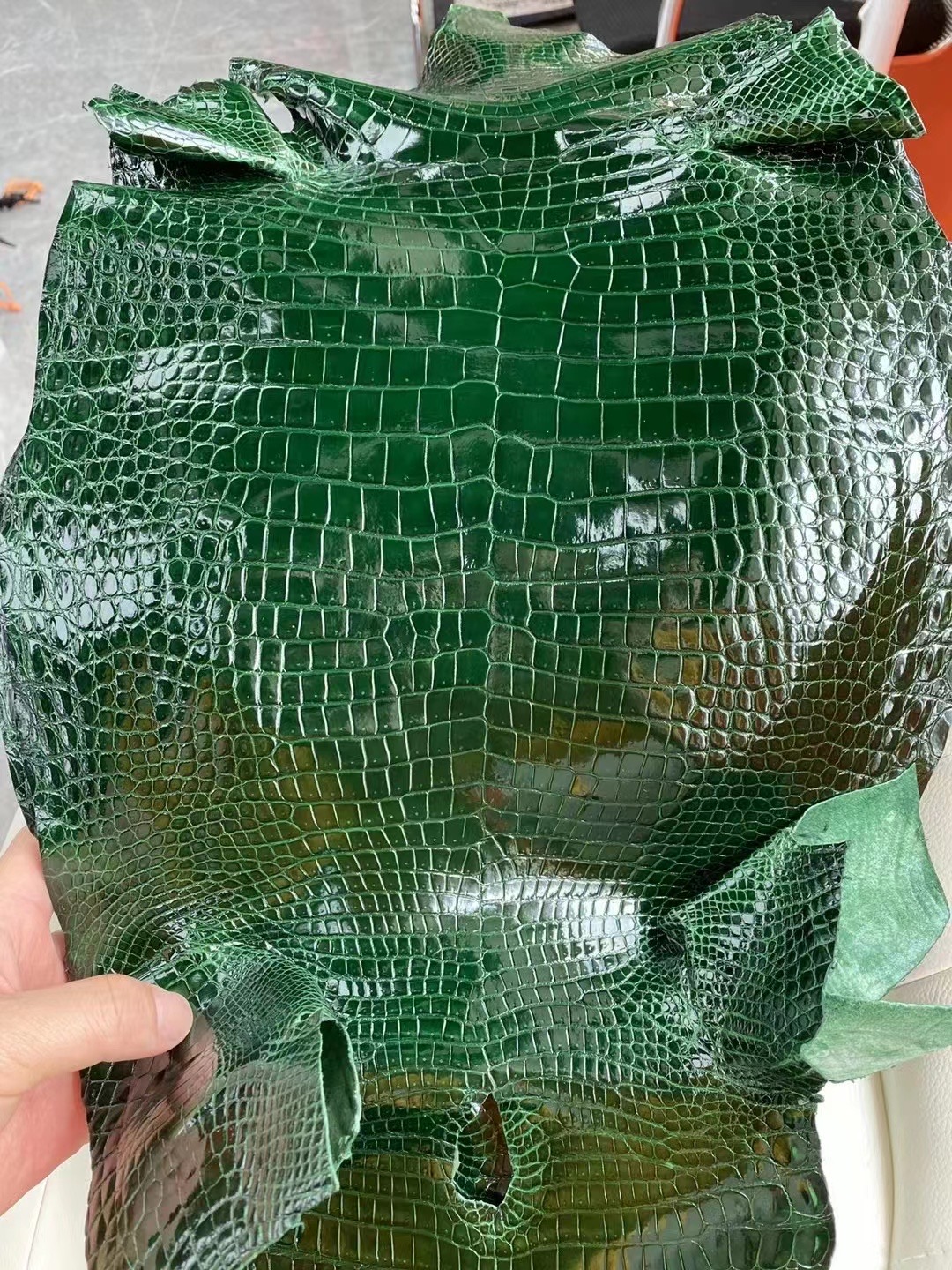 新到皮 亮面倒V 澳洲湾鳄🐊 67 Vert Fonce 祖母绿 Shiny porosus crocodile  🉑订制：BK 25cm、KL 25cm、接受订制👏