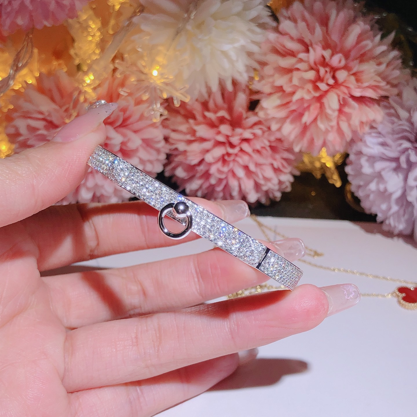 HM Bracelet White Gold Full Diamond H满钻手镯 18k金镶嵌天然钻石 喜欢的来订。