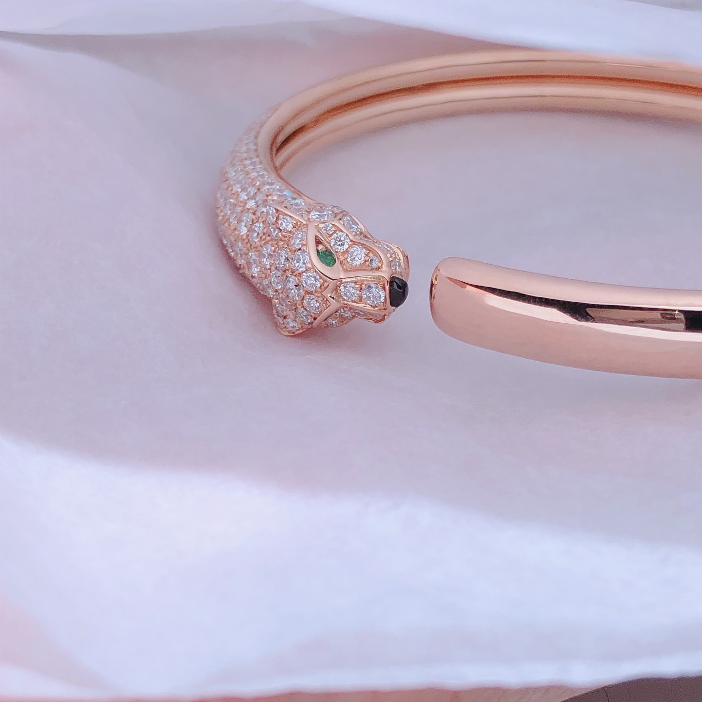Bracelet 窄版镶嵌钻石豹子手镯 18k金镶嵌天然钻石 喜欢的来订。