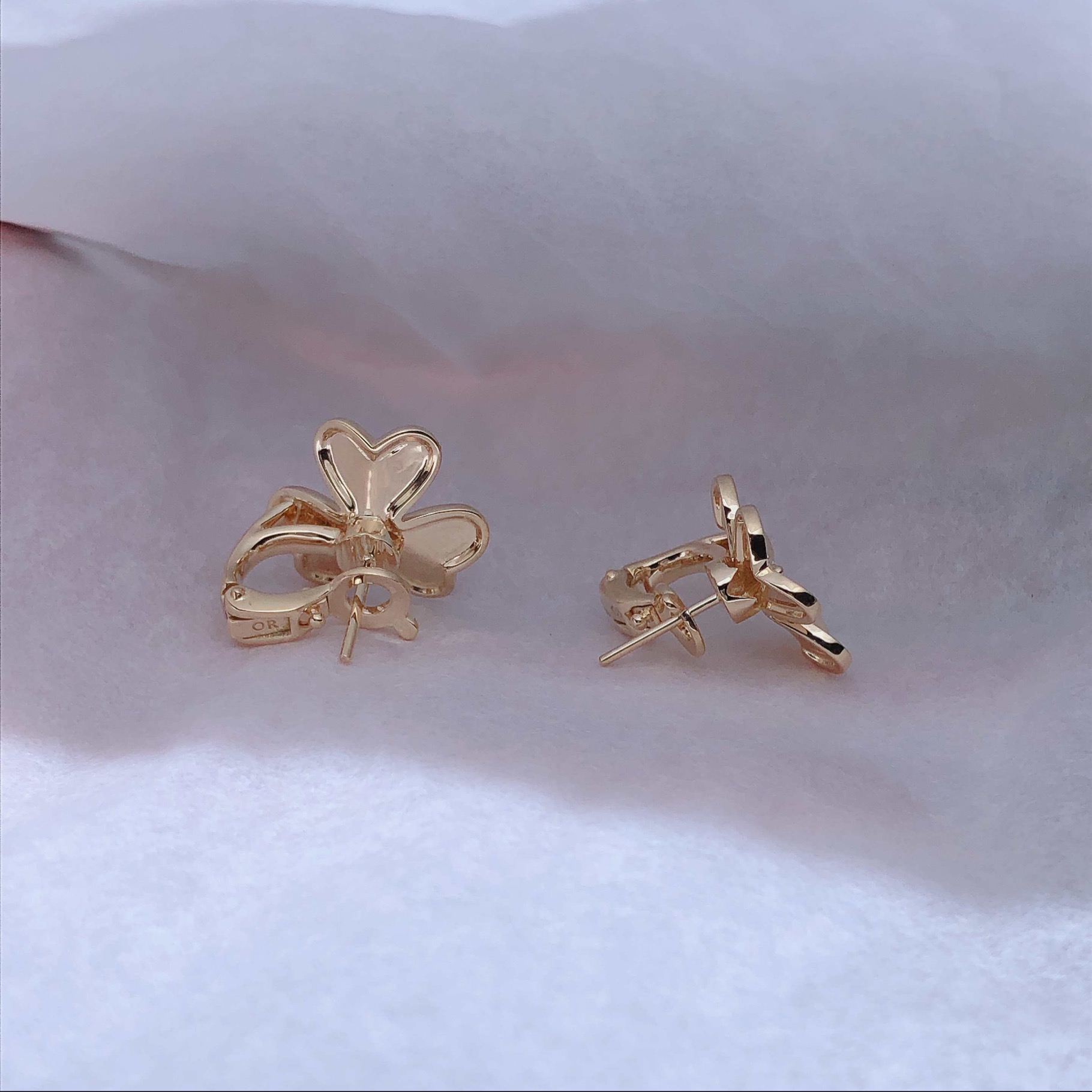 VCA Frivole earring yellow gold and diamonds;