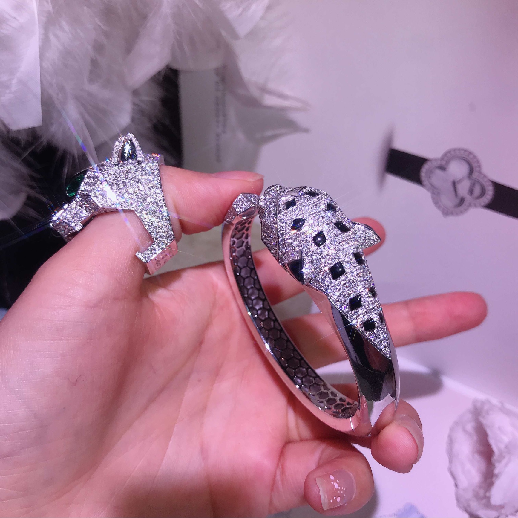 PANTHÈRE DE CARTIER RING AND BRACELET