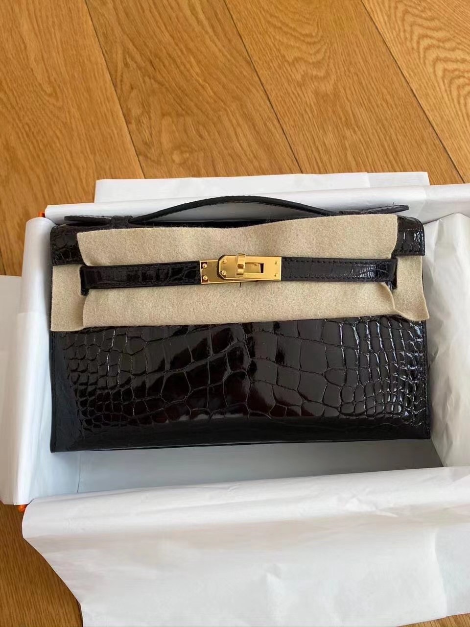 HM Crocodile Leather 9D Amber, 6Q Emerald, 8L Beton, 7Q Blue Mykonos, 95 Braise, J5 Rose Sheheraradez , W0 Vert Bosphore, 89 Noir, 67 Vert Fonce, M3 Blue Encre