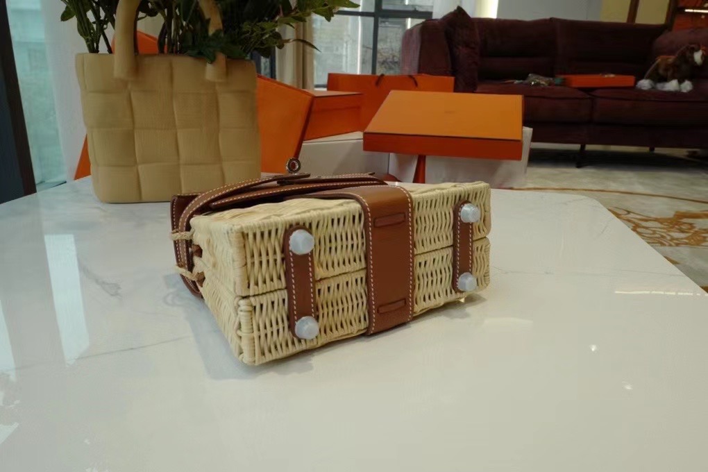 VIP一级品 hm minikl picnic野餐包 金棕 这是继承mini2代的经典著作 上身简直美爆到极致