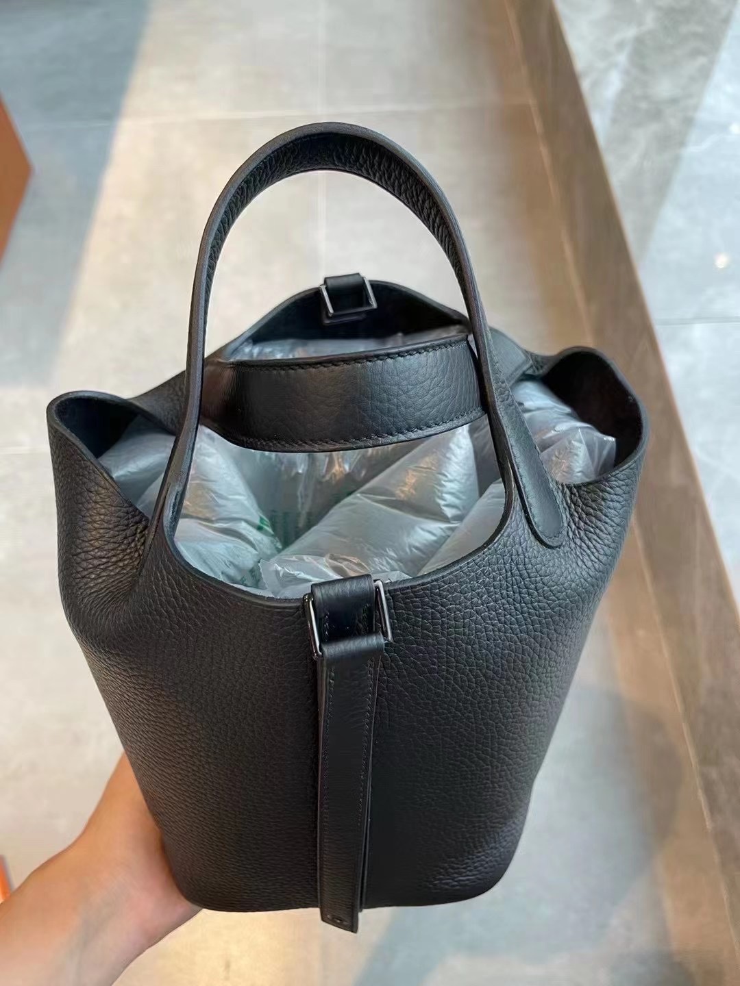 Kuwait HM Picotin 18 So Black