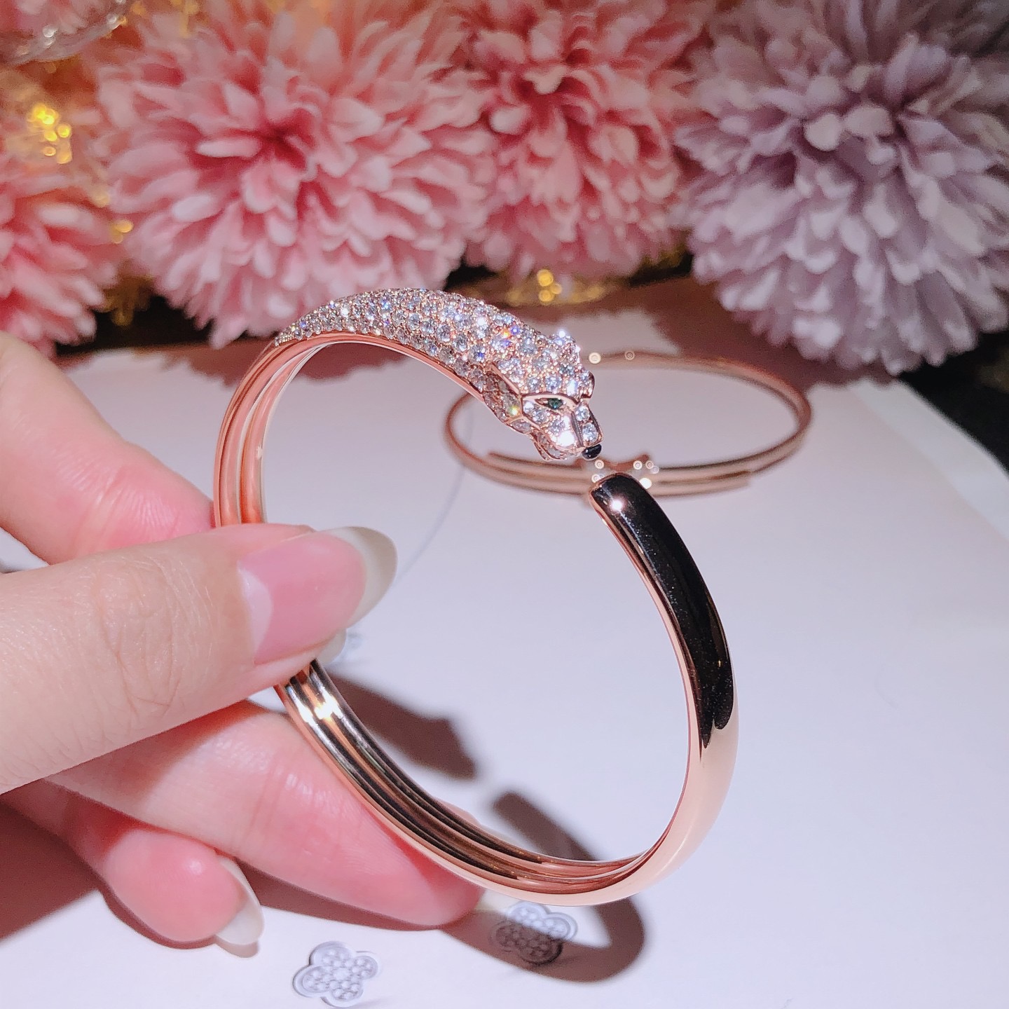 Bracelet 窄版镶嵌钻石豹子手镯 18k金镶嵌天然钻石 喜欢的来订。