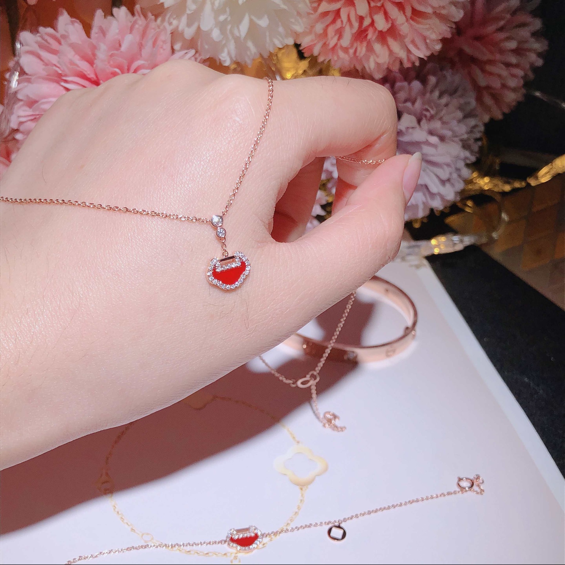 Qeelin Necklace 红玉髓如意项链 天然红玉髓镶嵌天然钻石 喜欢的来订。