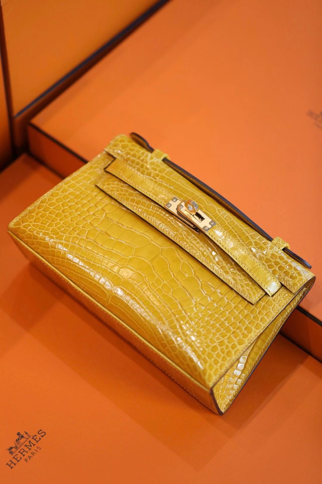 HM Crocodile Leather 9D Amber, 6Q Emerald, 8L Beton, 7Q Blue Mykonos, 95 Braise, J5 Rose Sheheraradez , W0 Vert Bosphore, 89 Noir, 67 Vert Fonce, M3 Blue Encre