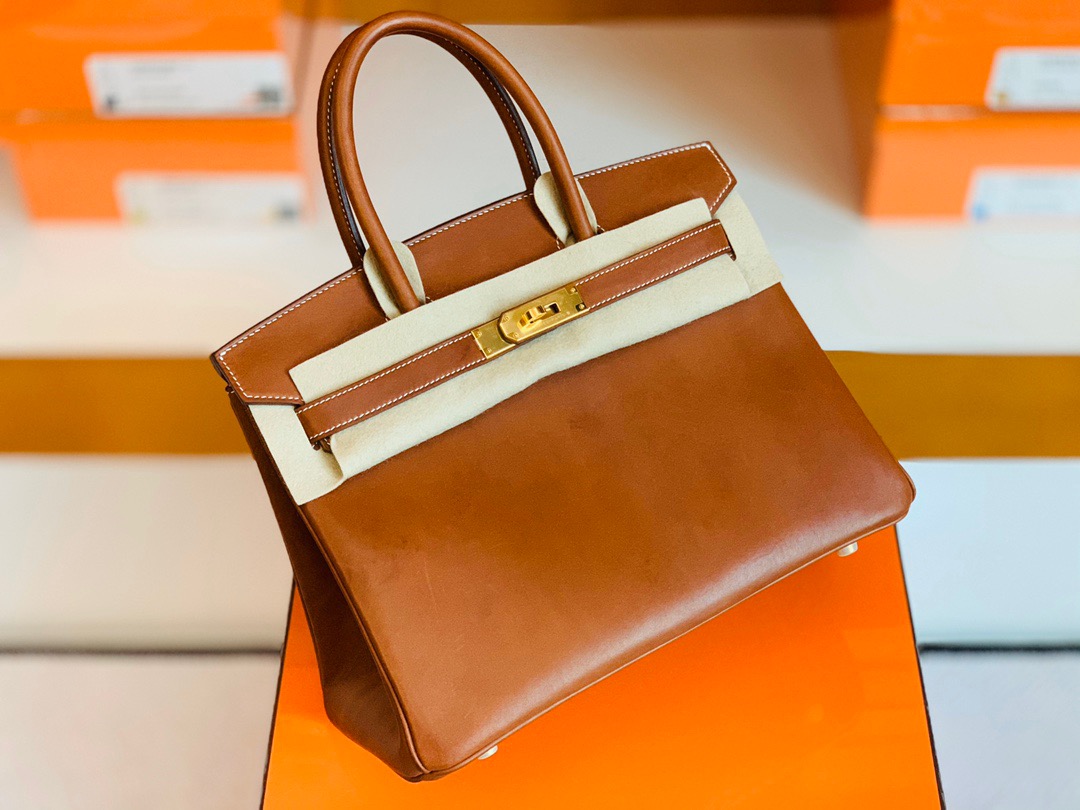 vip一级品：BK30cm 马鞍皮 Barenia 金扣CK37金棕色内拼L3玫紫色，喜欢复古怀旧的H控们，马上入手 仅一只现货。