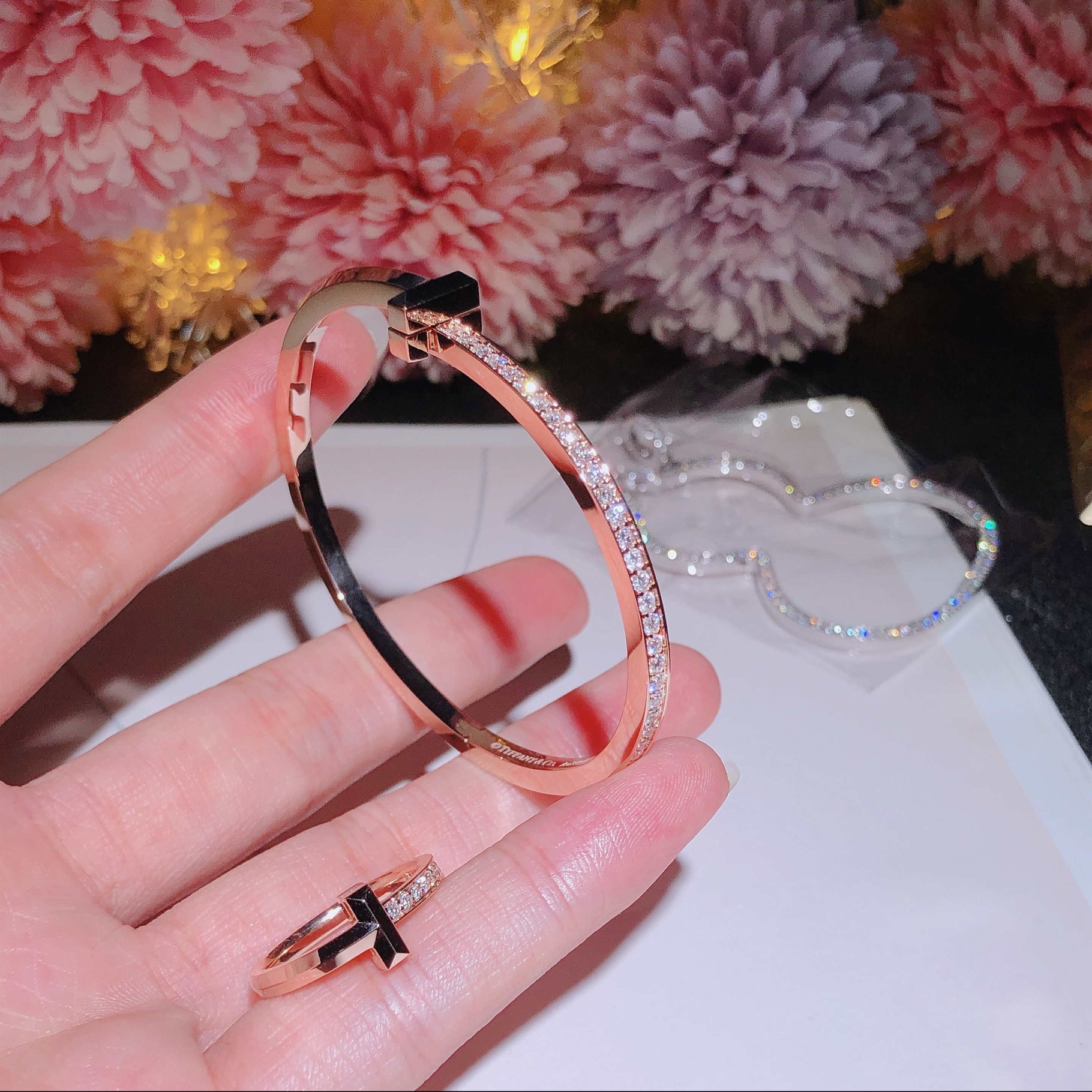 Tiffany & Co Bracelet T新款手镯 18k金镶嵌天然钻石 喜欢的来订。