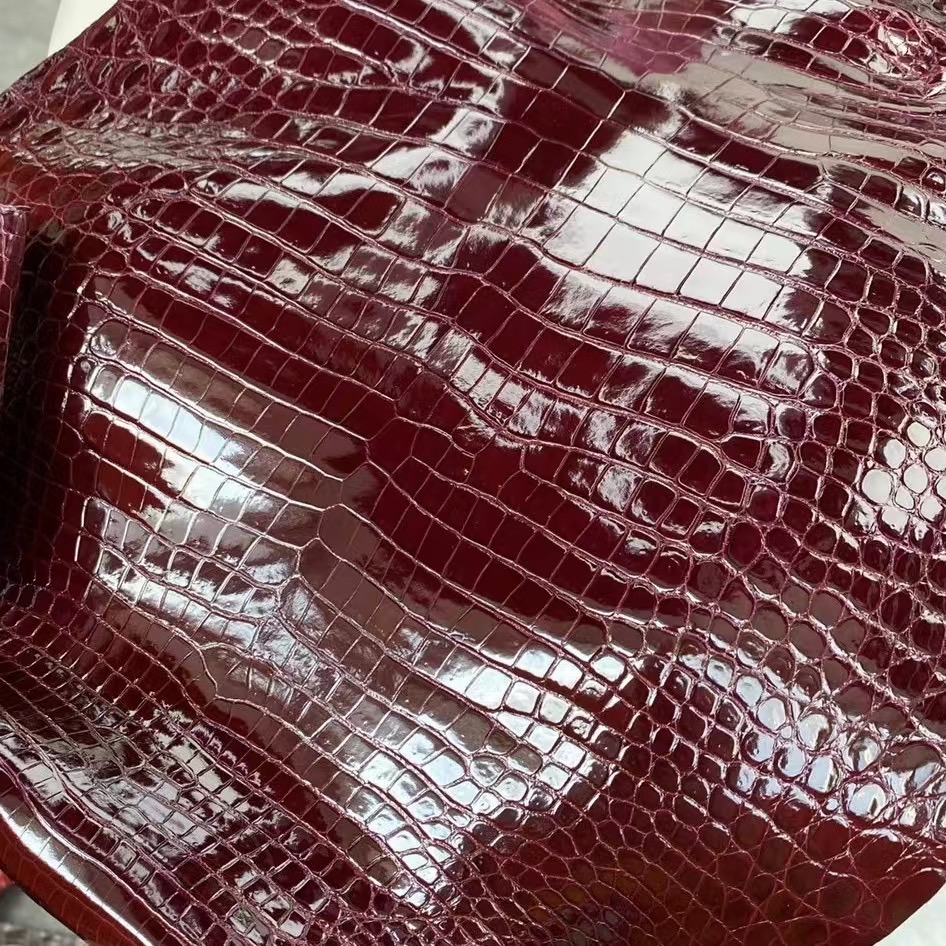 新到皮 亮面倒V 澳洲湾鳄🐊 57 Bordeaux 波尔多酒红  Shiny porosus crocodile  🉑订制：BK 25cm、KL 25cm、接受订制👏