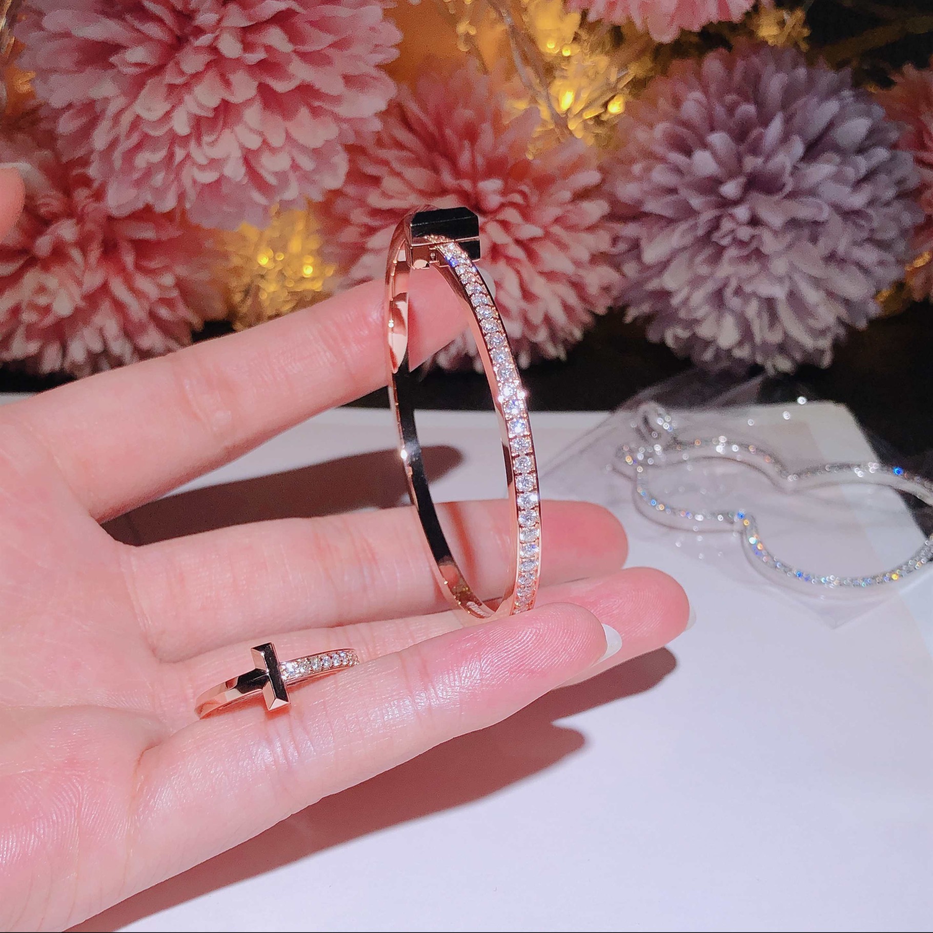 Tiffany & Co Bracelet T新款手镯 18k金镶嵌天然钻石 喜欢的来订。