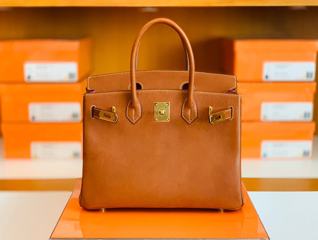 vip一级品：BK30cm 马鞍皮 Barenia 金扣CK37金棕色内拼L3玫紫色，喜欢复古怀旧的H控们，马上入手 仅一只现货。