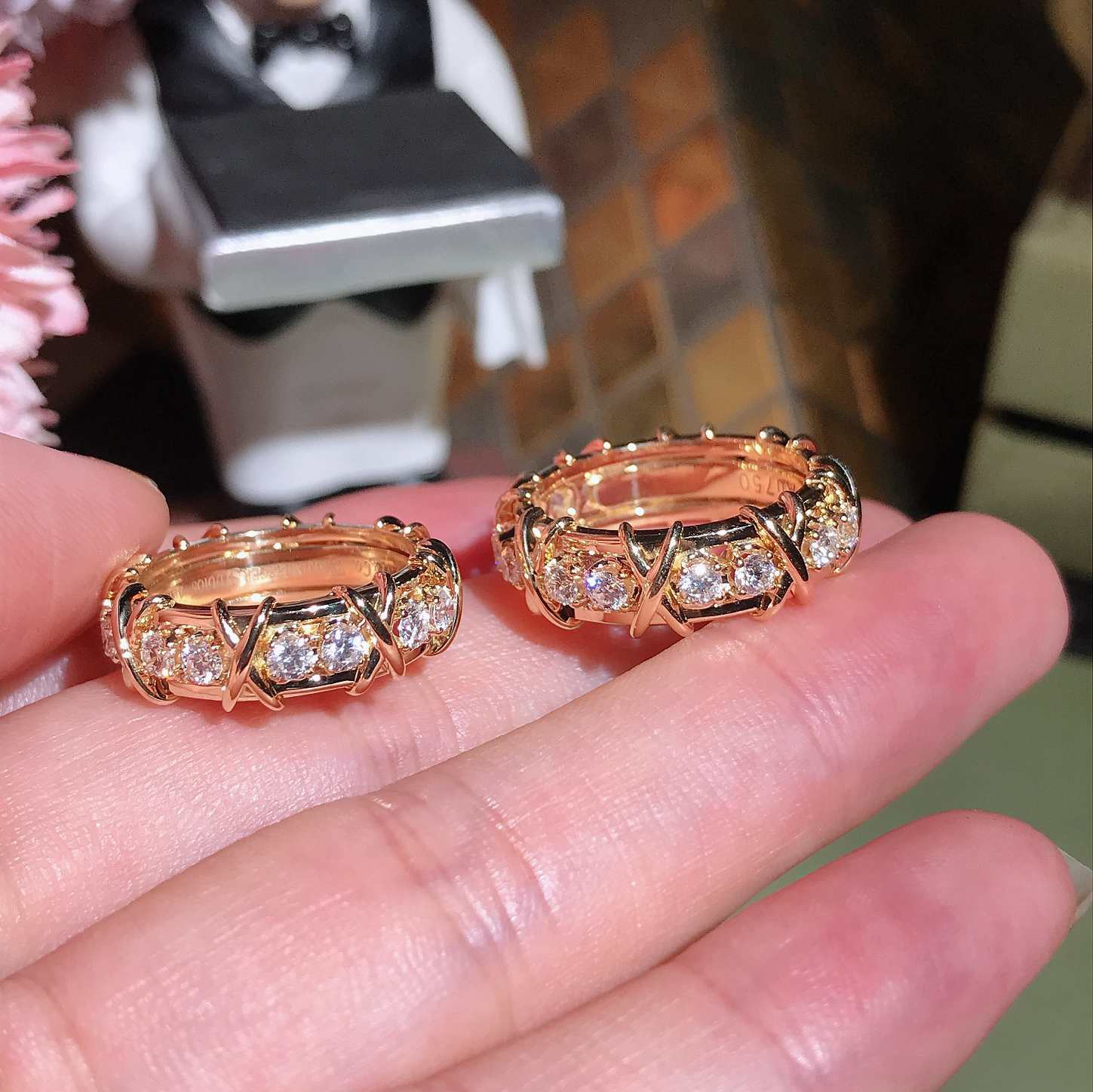 Tiffany and Co XOXO Ring 18k gold with diamond