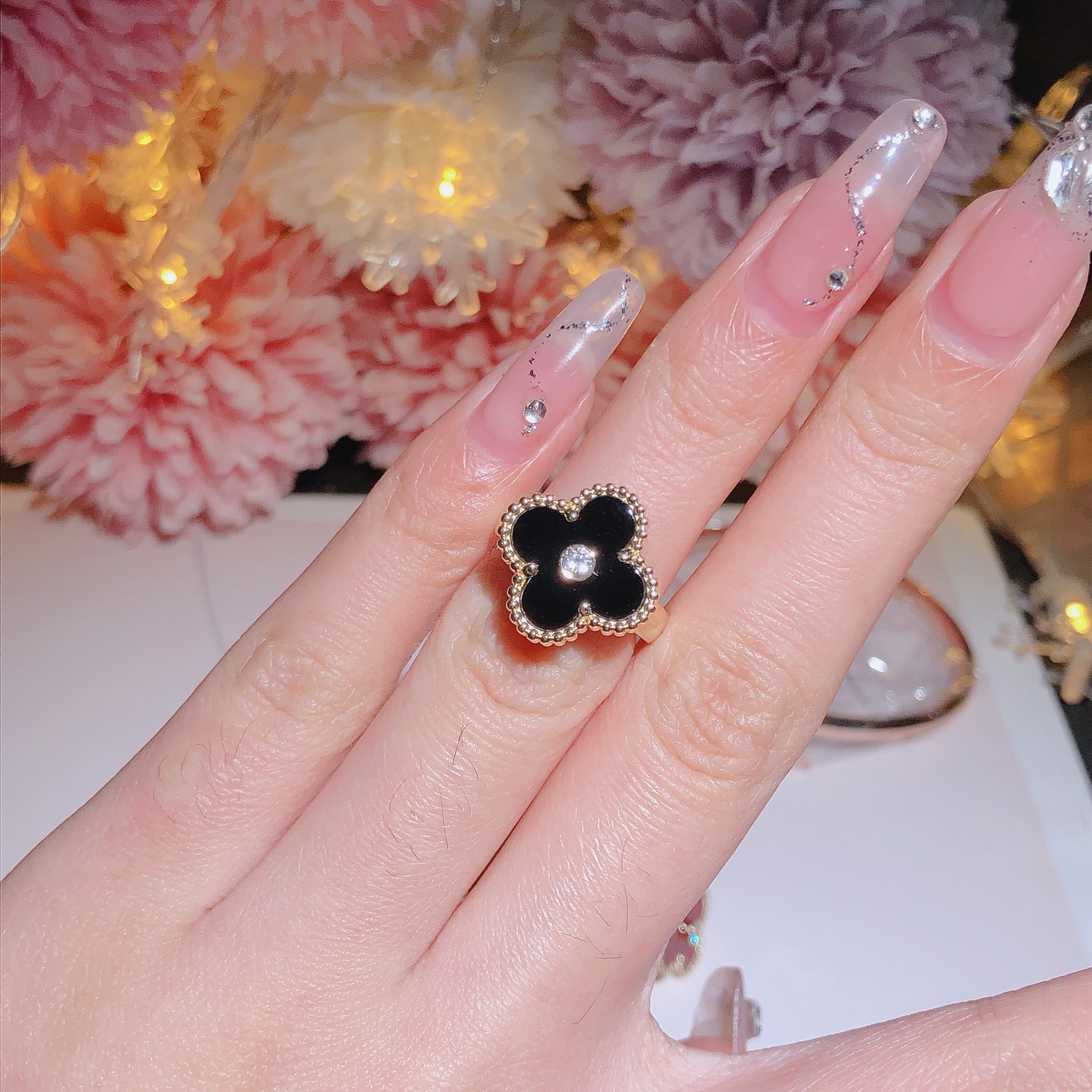 VCA Rings 18k Gold with Diamond 四叶草一钻戒指 18k金镶嵌天然宝石➕钻石 喜欢的来订。