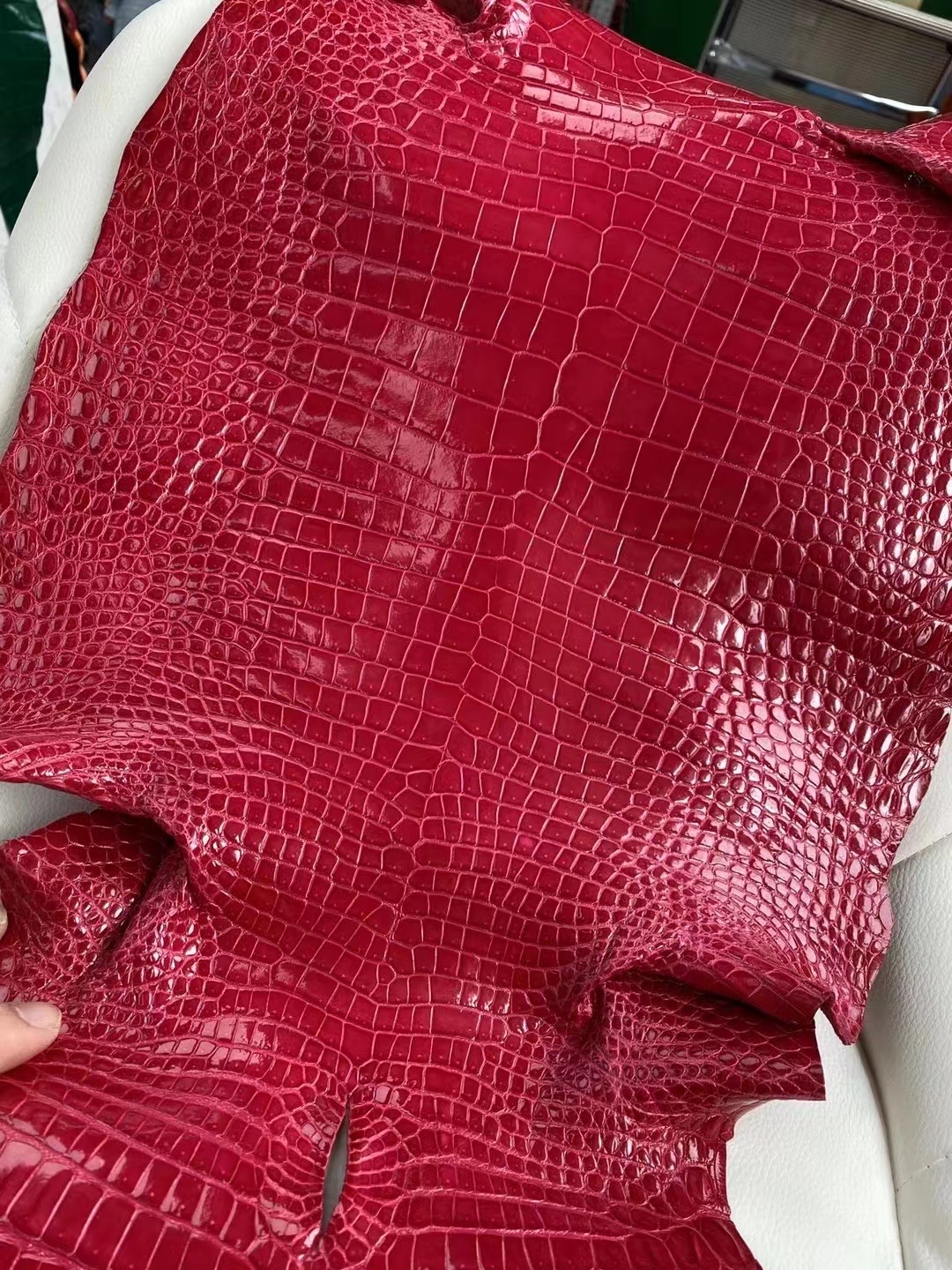 新到皮 亮面倒V 澳洲湾鳄🐊 I6 Rose Extrême 极致粉 Shiny porosus crocodile 🉑订制：BK 25cm、KL 25cm、接受订制👏