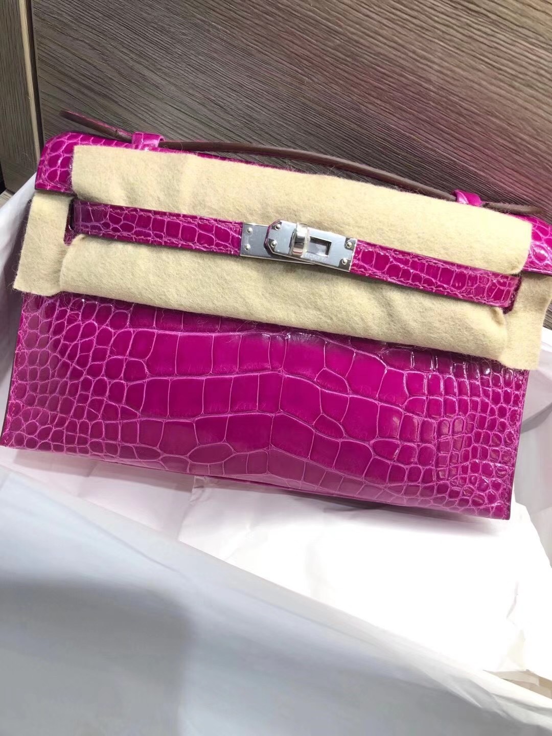 HM Crocodile Leather 9D Amber, 6Q Emerald, 8L Beton, 7Q Blue Mykonos, 95 Braise, J5 Rose Sheheraradez , W0 Vert Bosphore, 89 Noir, 67 Vert Fonce, M3 Blue Encre