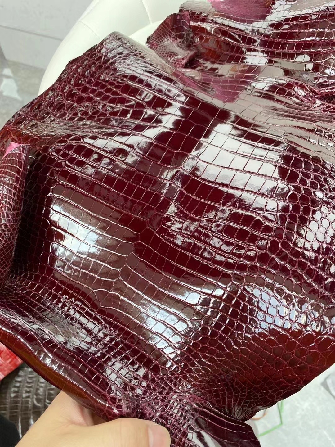 新到皮 亮面倒V 澳洲湾鳄🐊 57 Bordeaux 波尔多酒红  Shiny porosus crocodile  🉑订制：BK 25cm、KL 25cm、接受订制👏