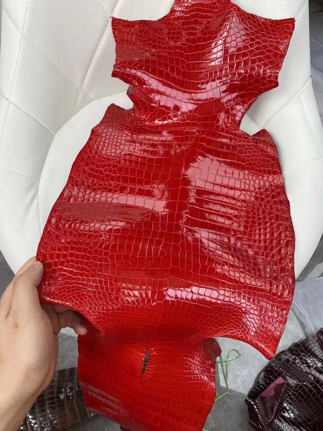 新到皮 亮面倒V 澳洲湾鳄🐊 95 Braise 法拉利红 Shiny porosus crocodile  🉑订制：BK 25cm、KL 25cm、接受订制👏