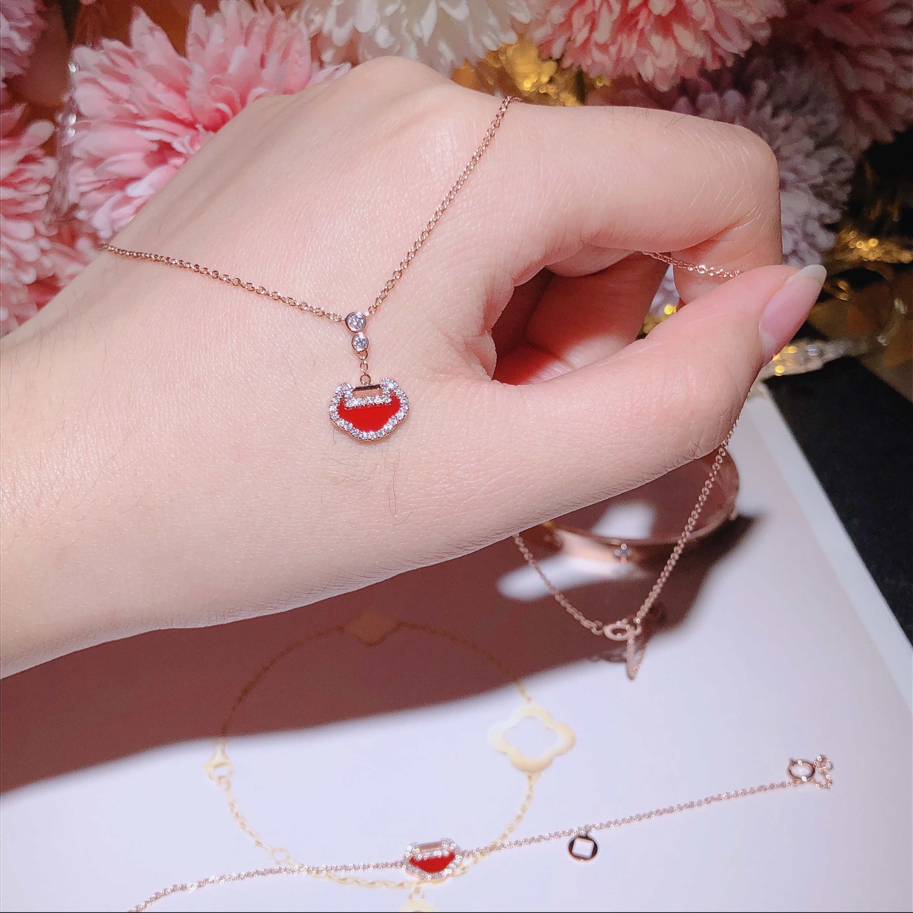 Qeelin Necklace 红玉髓如意项链 天然红玉髓镶嵌天然钻石 喜欢的来订。