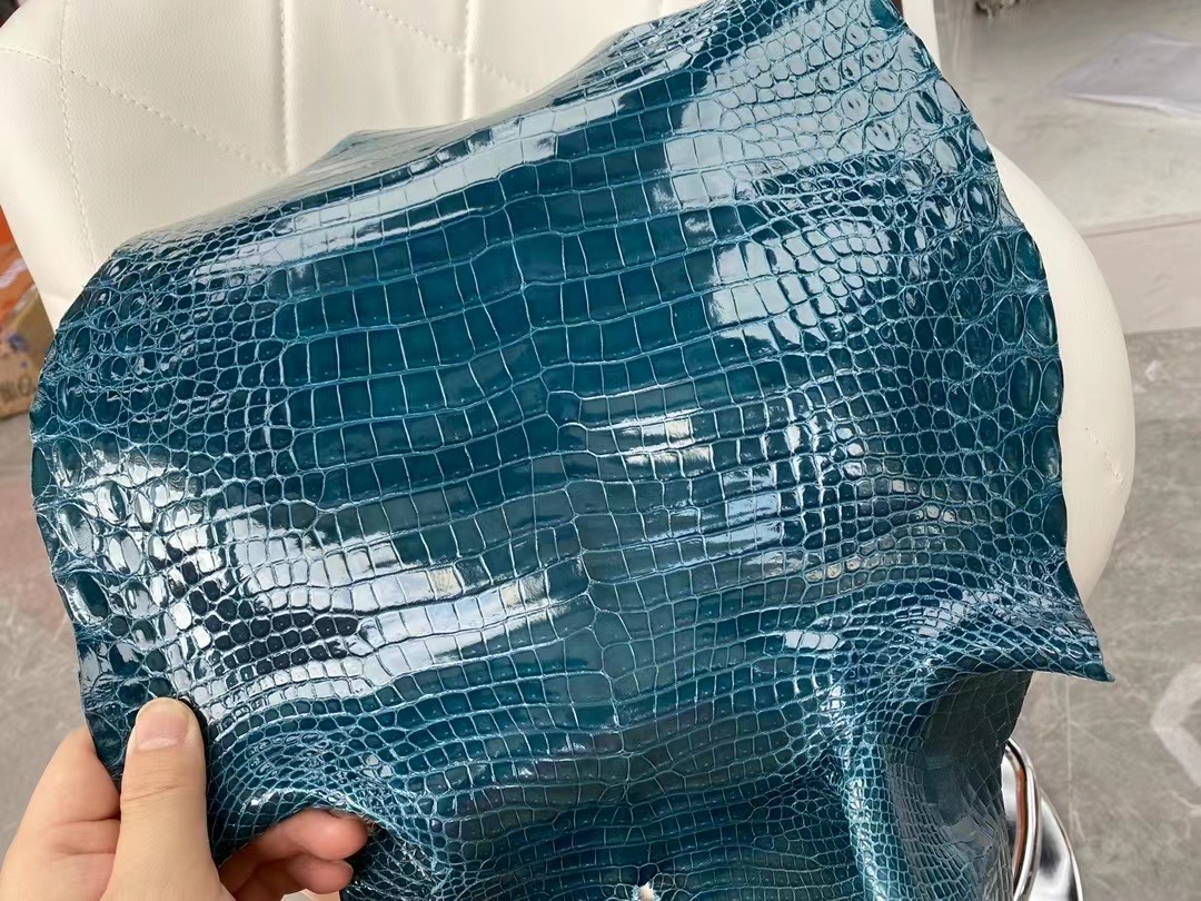 🆕新到鳄鱼🐊HM Porosus crocodile leather 亮面澳洲湾鳄   W0 vert bosphore 博斯普鲁斯绿 🉑️定制 KL25cm / BK25cm