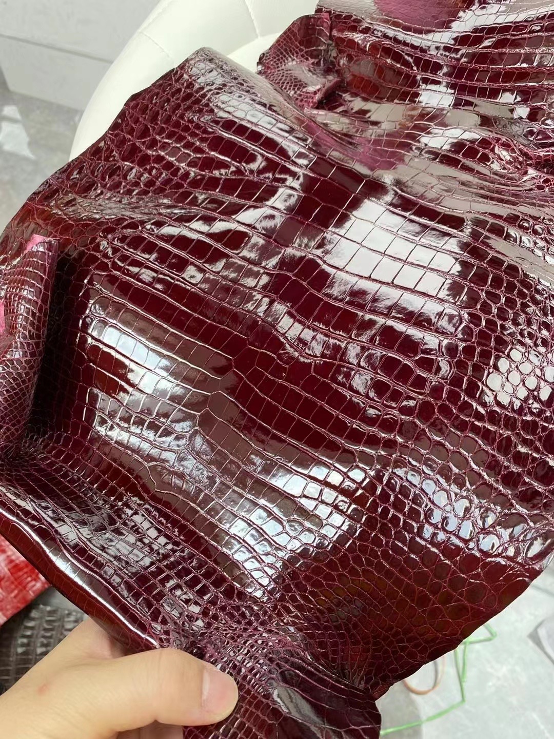 新到皮 亮面倒V 澳洲湾鳄🐊 57 Bordeaux 波尔多酒红  Shiny porosus crocodile  🉑订制：BK 25cm、KL 25cm、接受订制👏