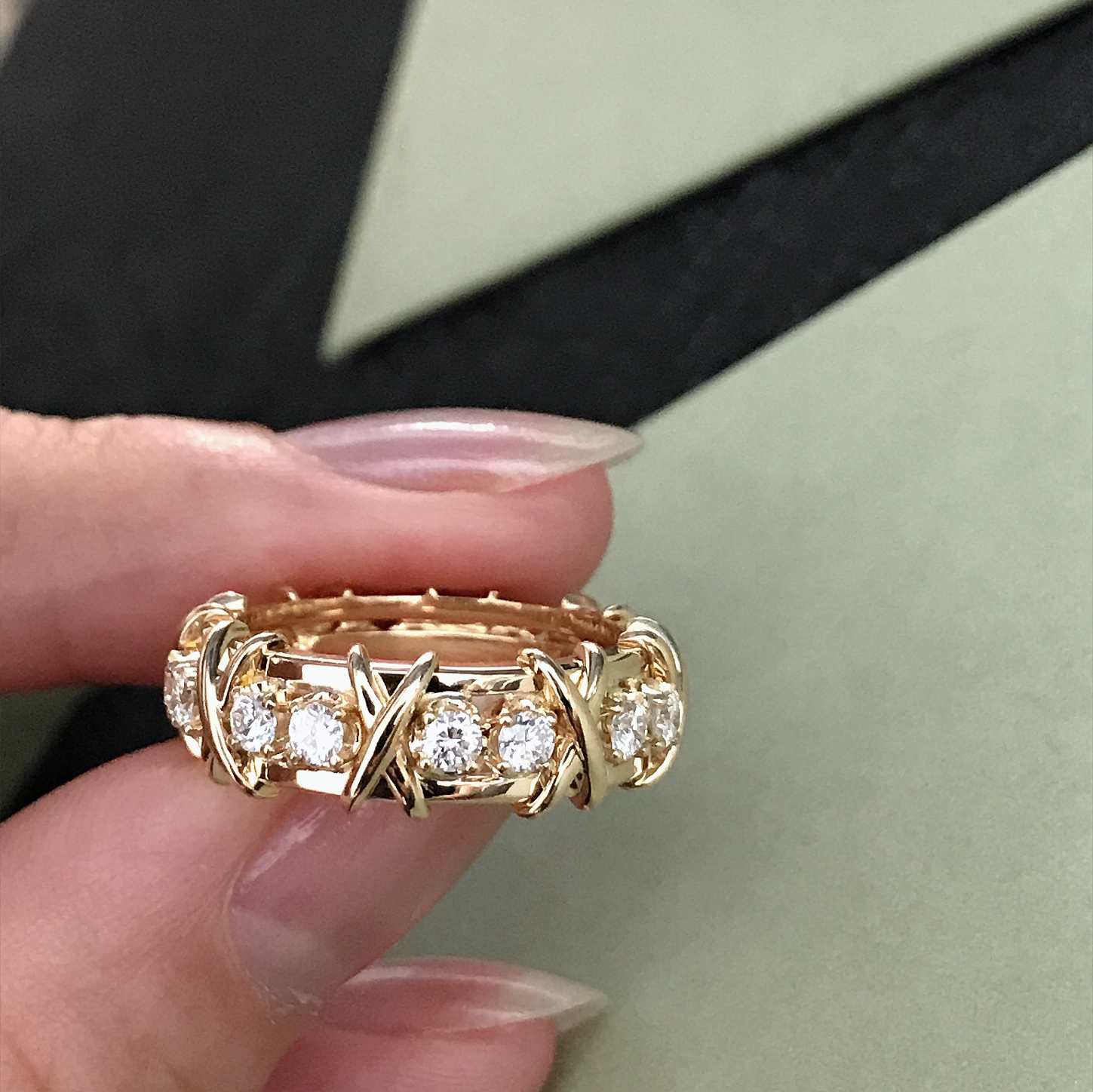Tiffany and Co XOXO Ring 18k gold with diamond